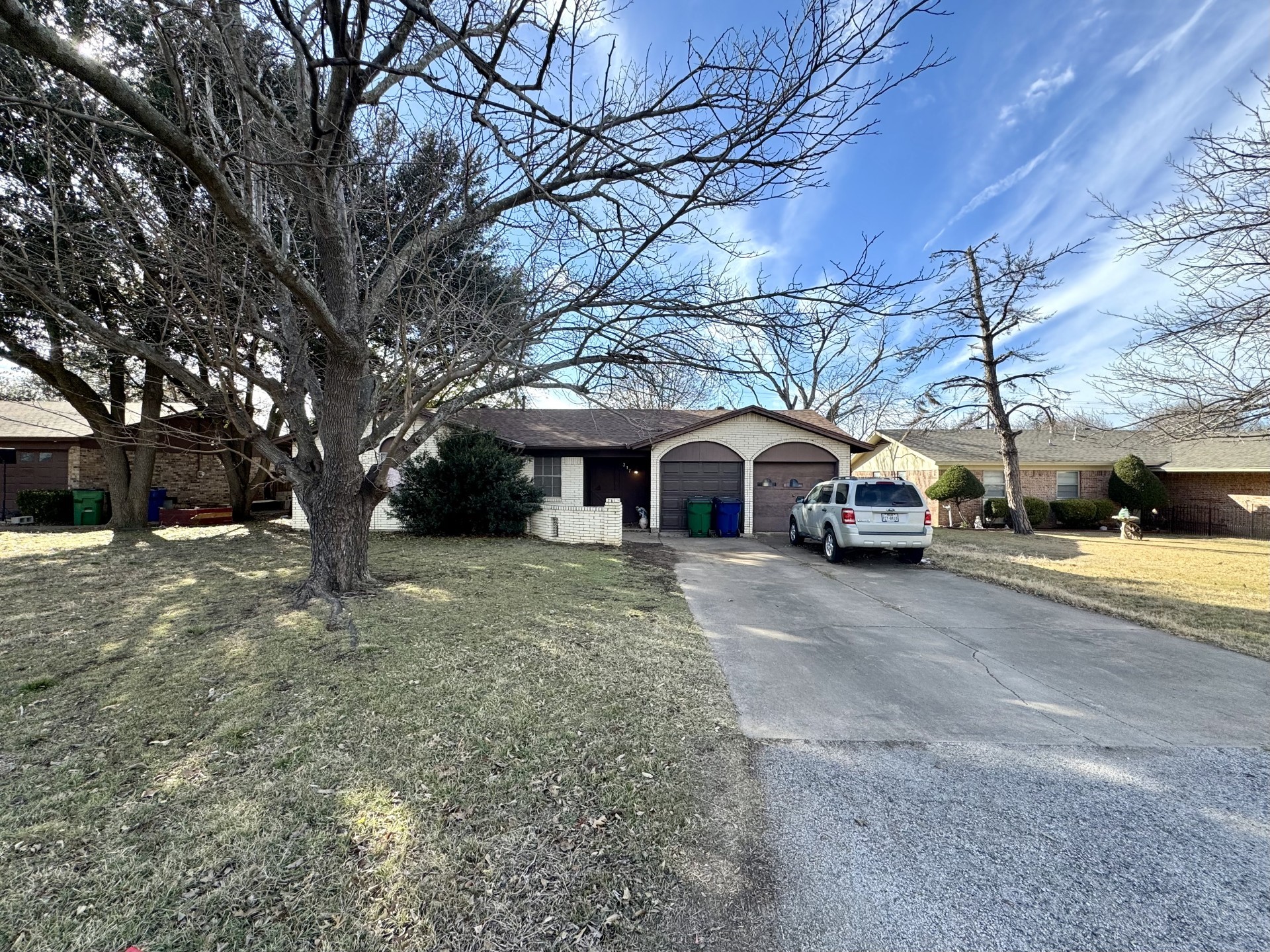 Property photo 02 of 317 N Trail Street, Crowley, TX 76036 | MLS #21150652