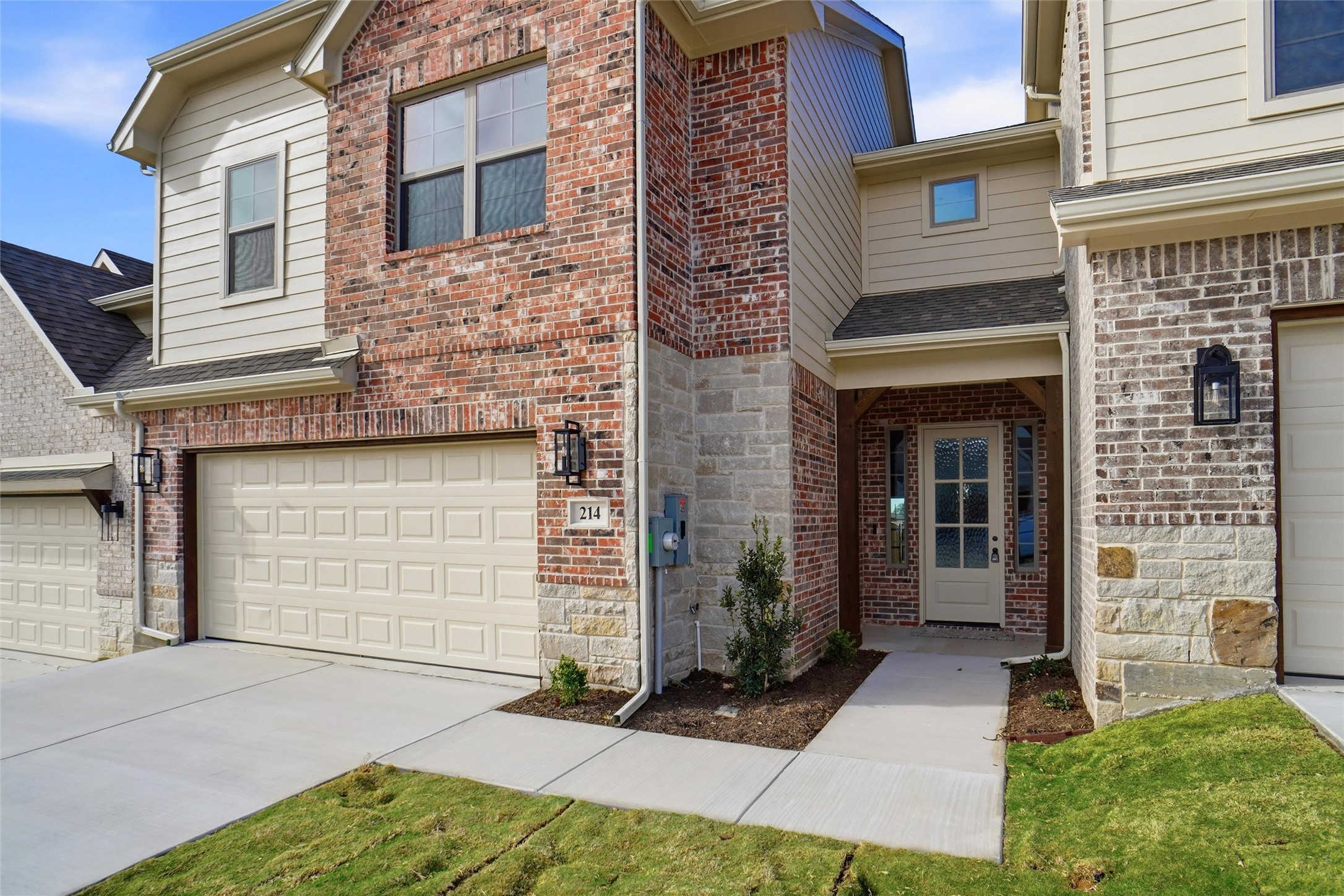 Property photo 01 of 214 Legacy Boulevard, Weatherford, TX 76085 | MLS #21150787