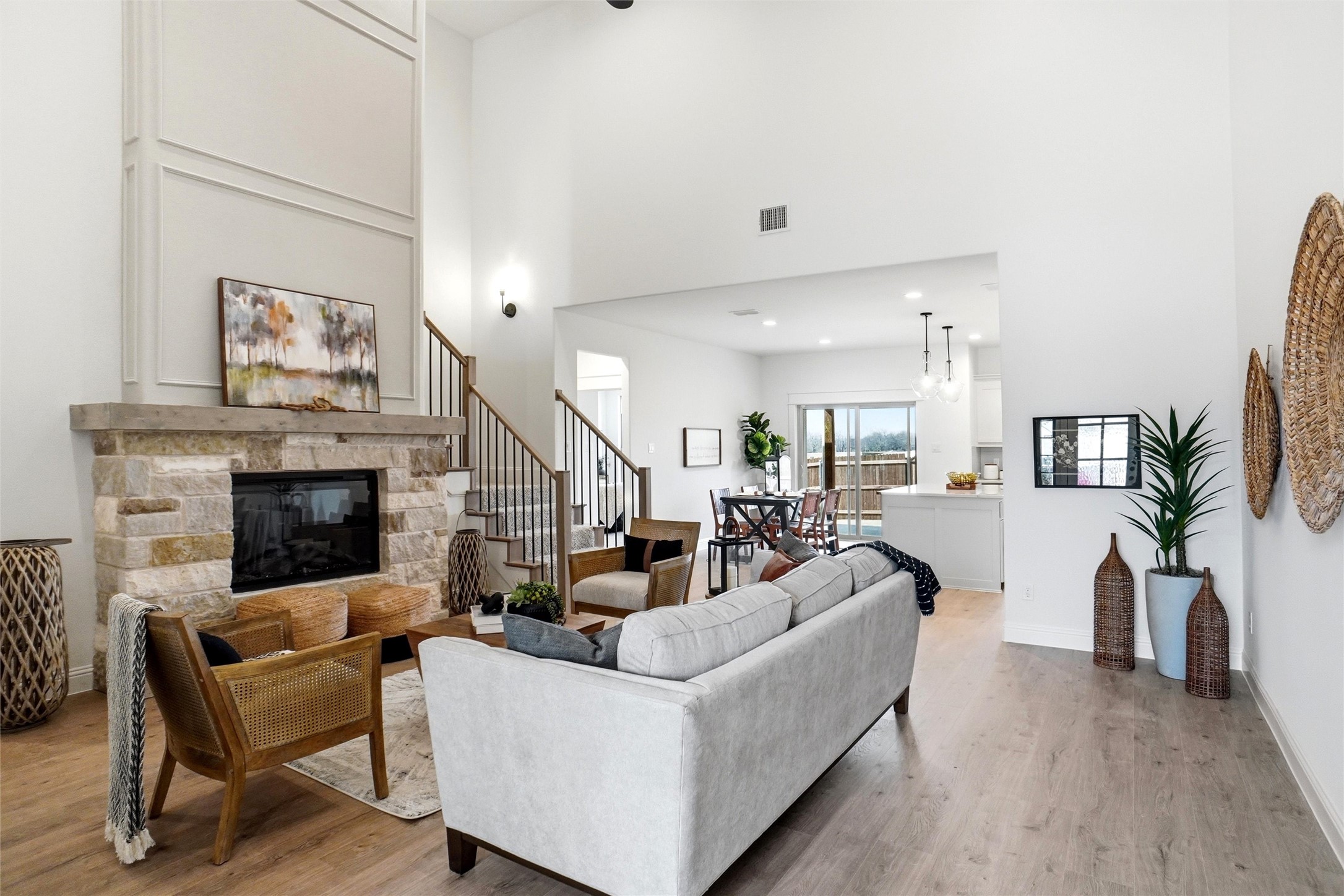Property photo 02 of 214 Legacy Boulevard, Weatherford, TX 76085 | MLS #21150787