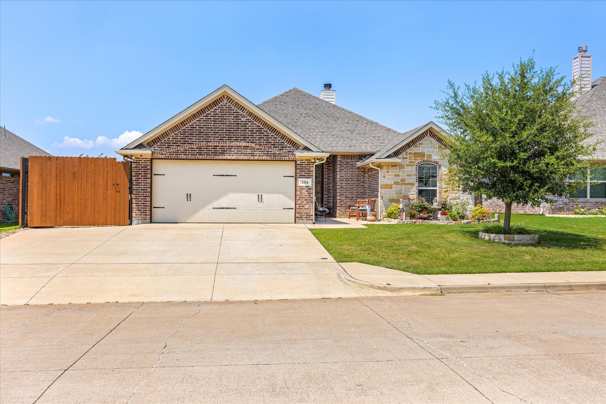 Property photo 03 of 134 Donna Circle, Granbury, TX 76049 | MLS #21151346