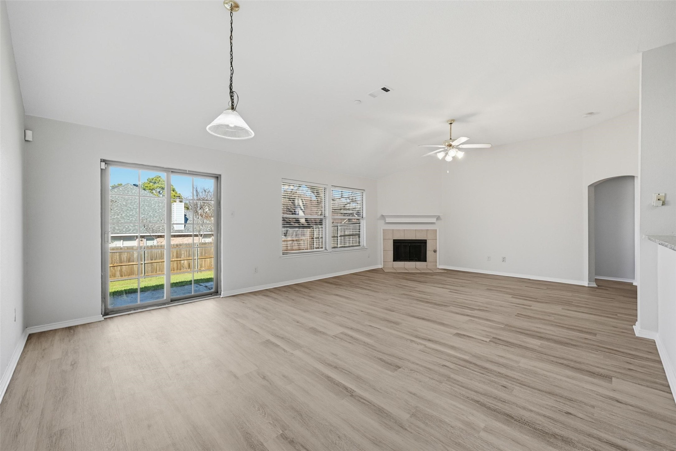 Property photo 04 of 1703 Caladium Drive, Corinth, TX 76210 | MLS #21151444