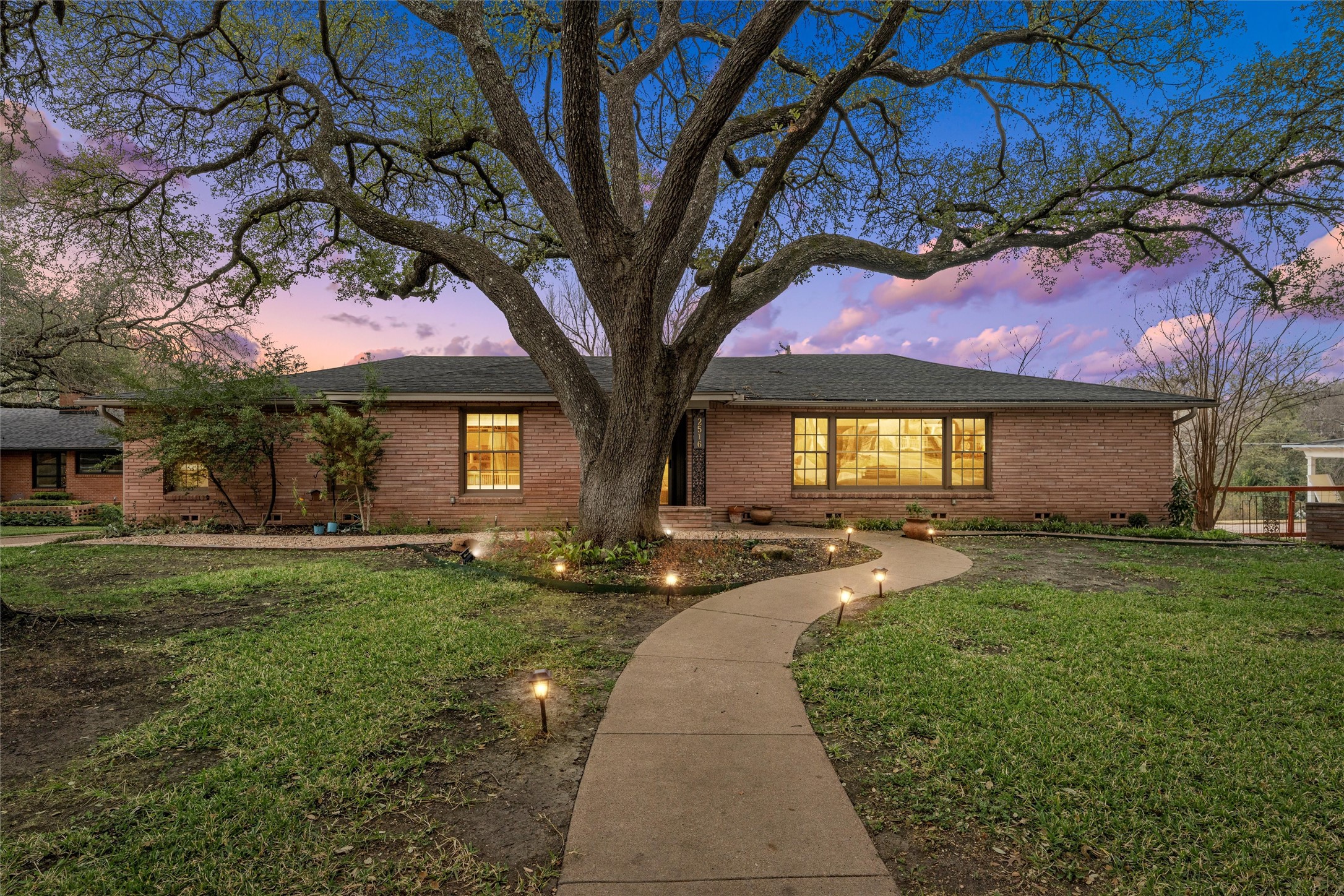 2516 Old Oaks Drive, Waco, TX, 76710