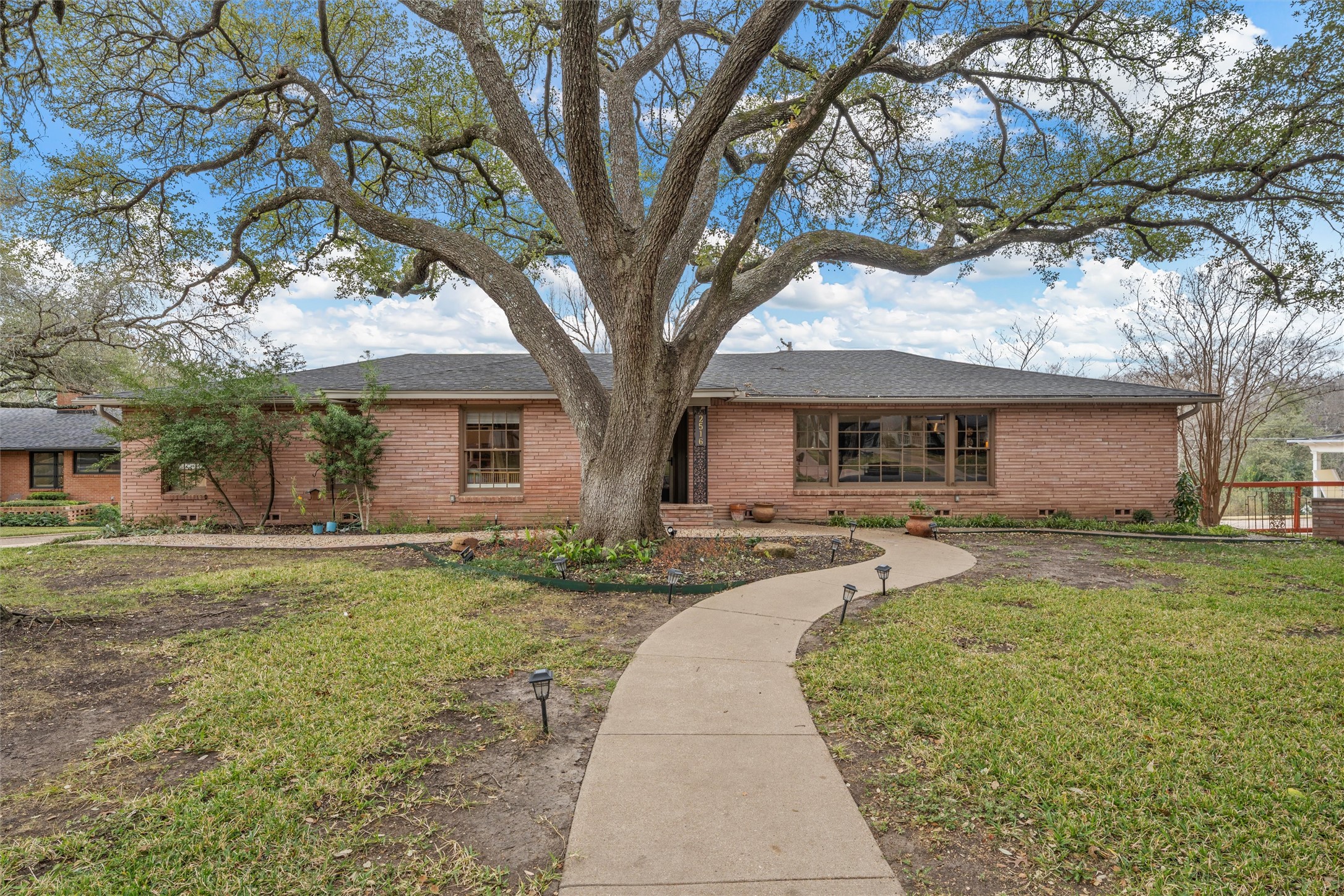 2516 Old Oaks Drive, Waco, TX, 76710