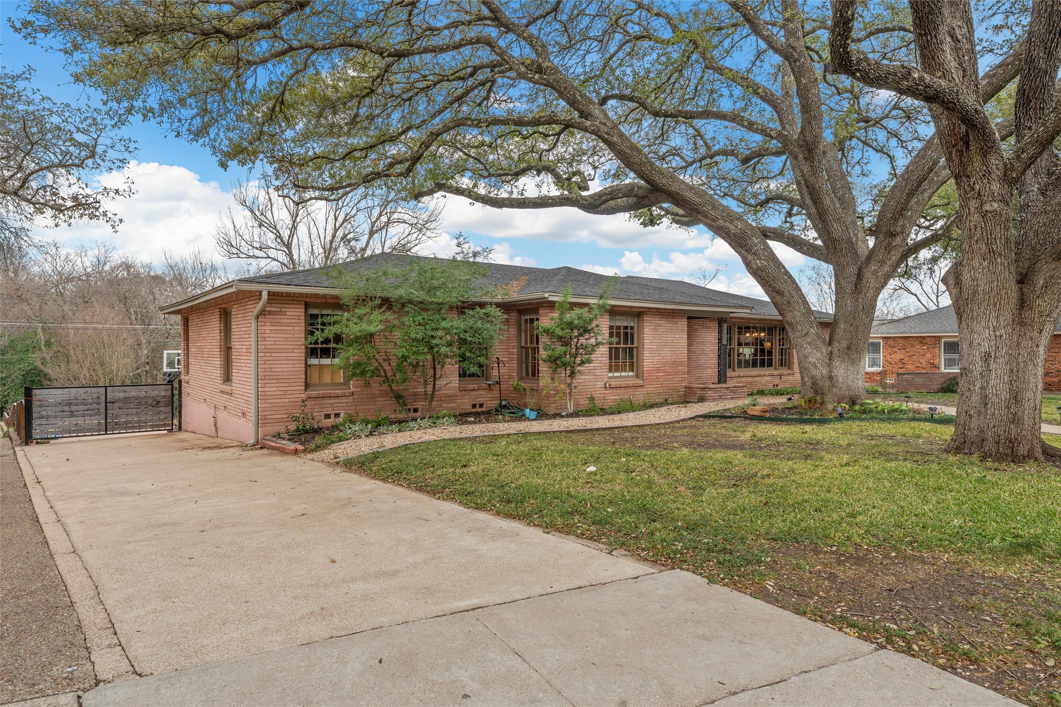 2516 Old Oaks Drive, Waco, TX, 76710