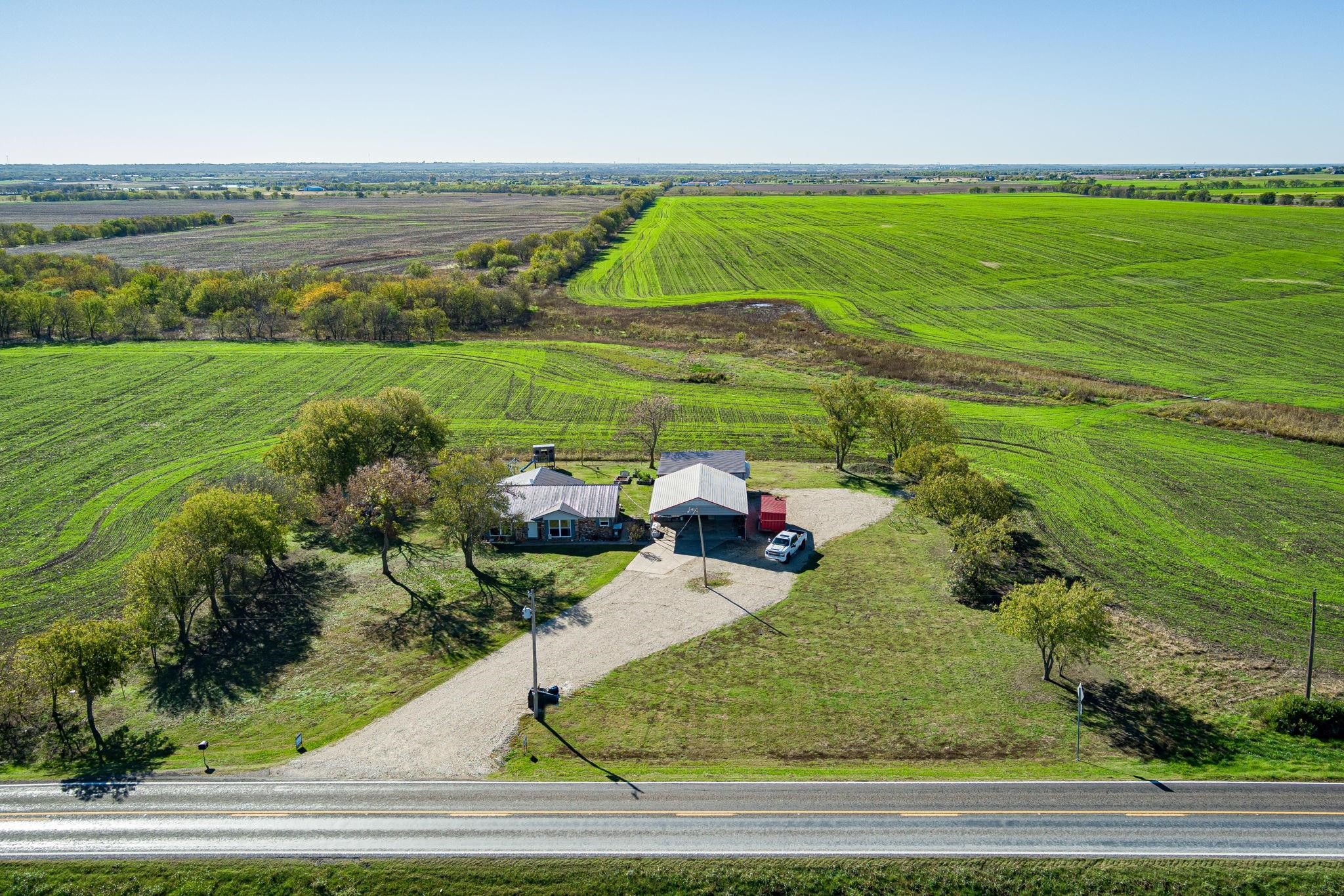 Property photo 01 of 23548 Fm 121, Gunter, TX 75058 | MLS #21152088