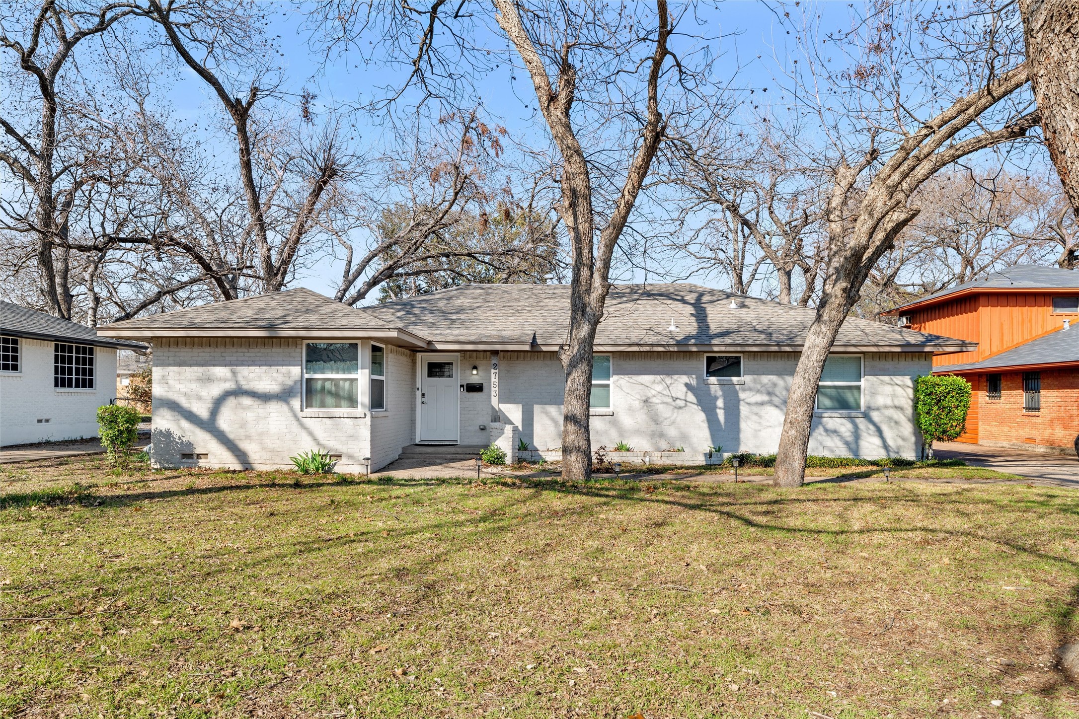 Property photo 01 of 2753 Larkspur Lane, Dallas, TX 75233 | MLS #21152284