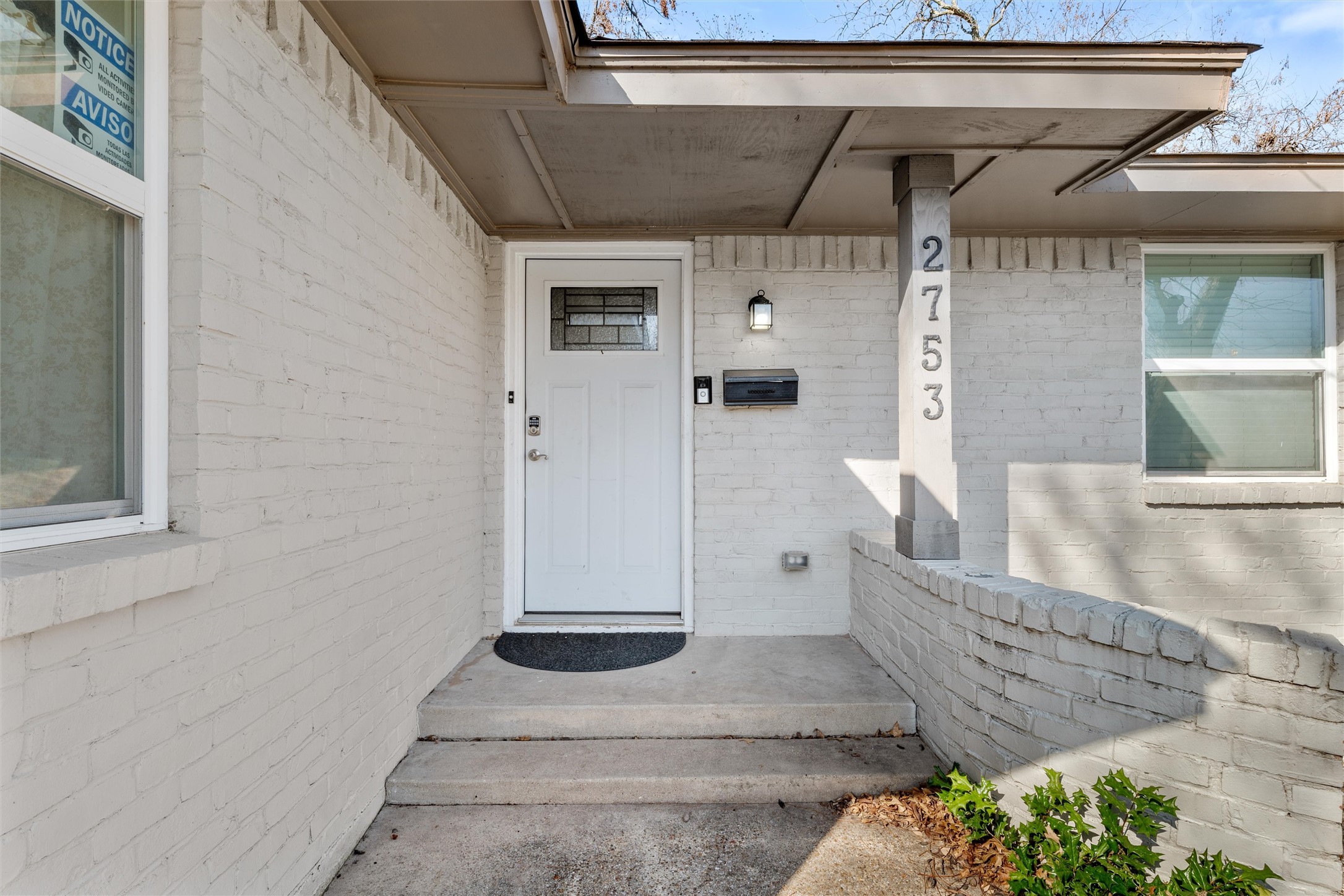 Property photo 02 of 2753 Larkspur Lane, Dallas, TX 75233 | MLS #21152284