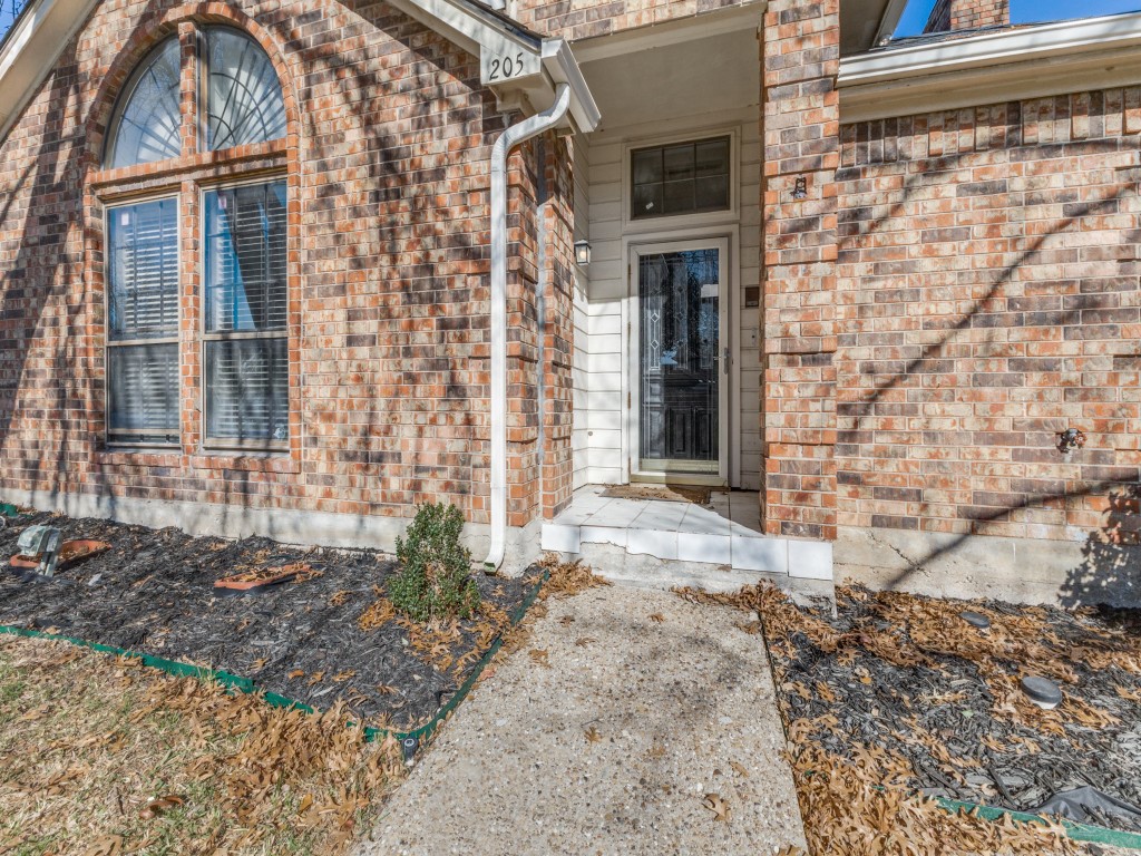 Property photo 03 of 205 Benwynd Drive, Mesquite, TX 75149 | MLS #21152700