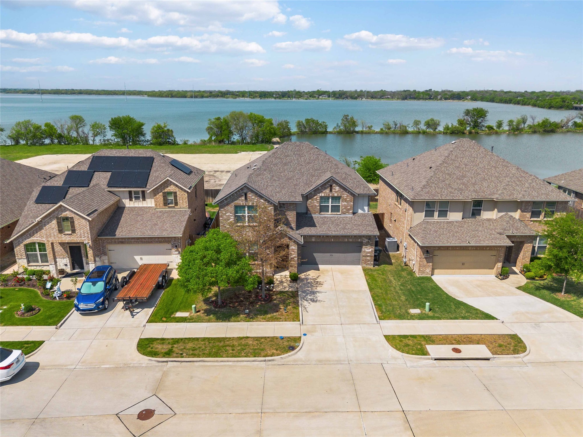 Property photo 01 of 2021 Lake Front Trail, Garland, TX 75043 | MLS #21153359