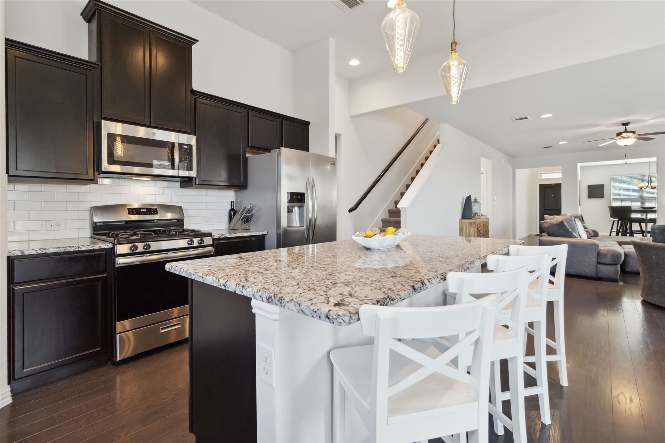 Property photo 03 of 2021 Lake Front Trail, Garland, TX 75043 | MLS #21153359