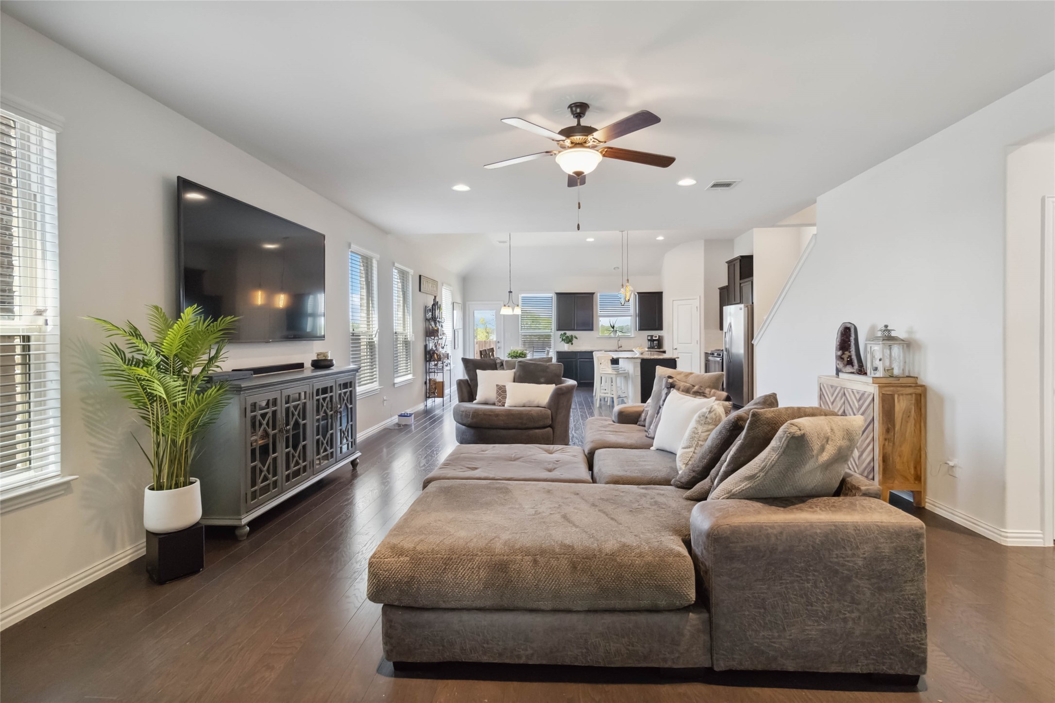 Property photo 04 of 2021 Lake Front Trail, Garland, TX 75043 | MLS #21153359