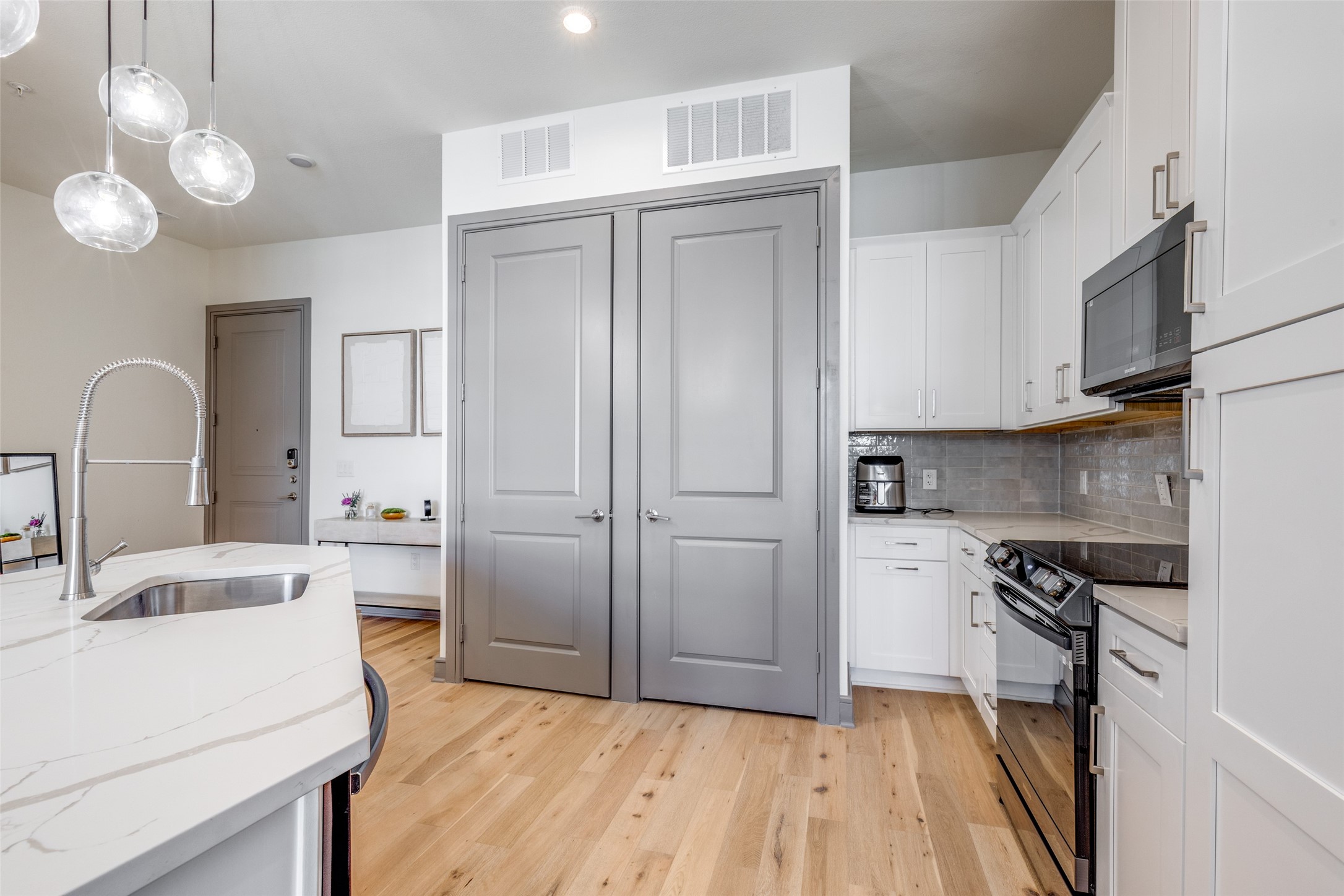 Property photo 04 of 2700 Old Denton Road UNIT 3350, Carrollton, TX 75007 | MLS #21153378