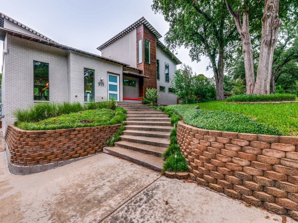 Property photo 02 of 919 Knott Place, Dallas, TX 75208 | MLS #21153592