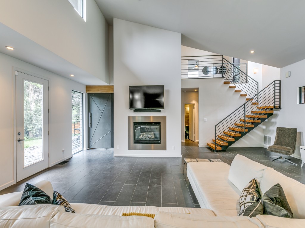Property photo 03 of 919 Knott Place, Dallas, TX 75208 | MLS #21153592