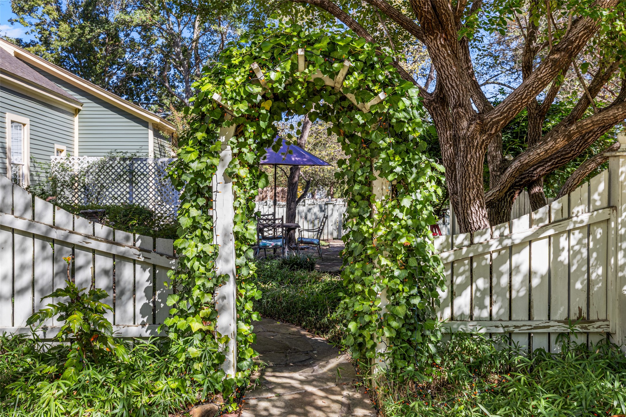 203 E Dixon Street, Jefferson, TX, 75657