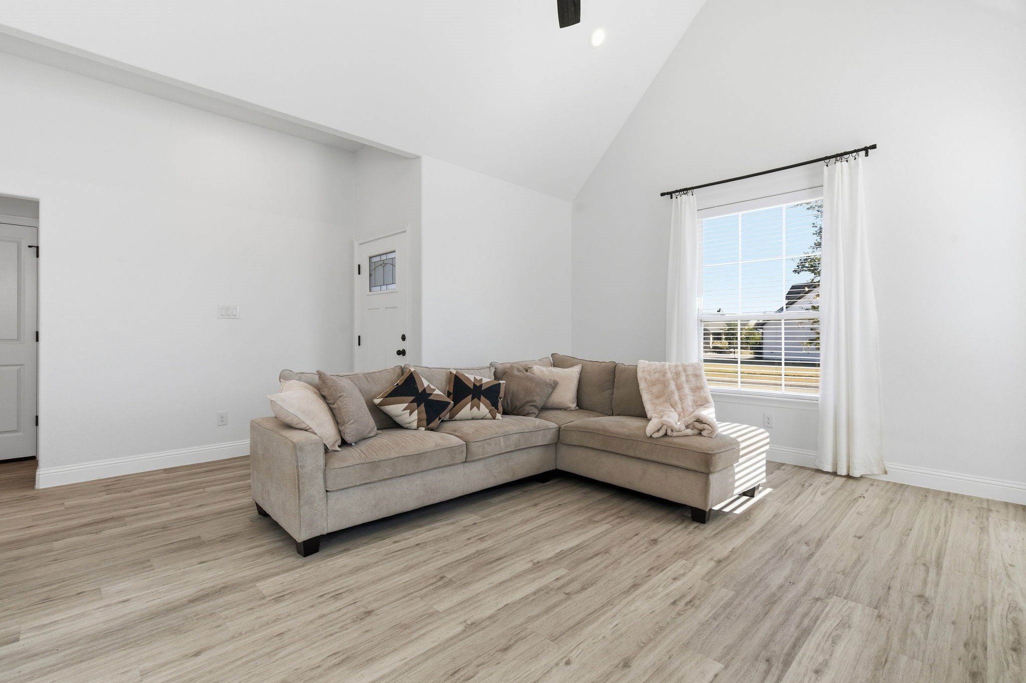 649 Charlotte Lane, Burleson, TX, 76028