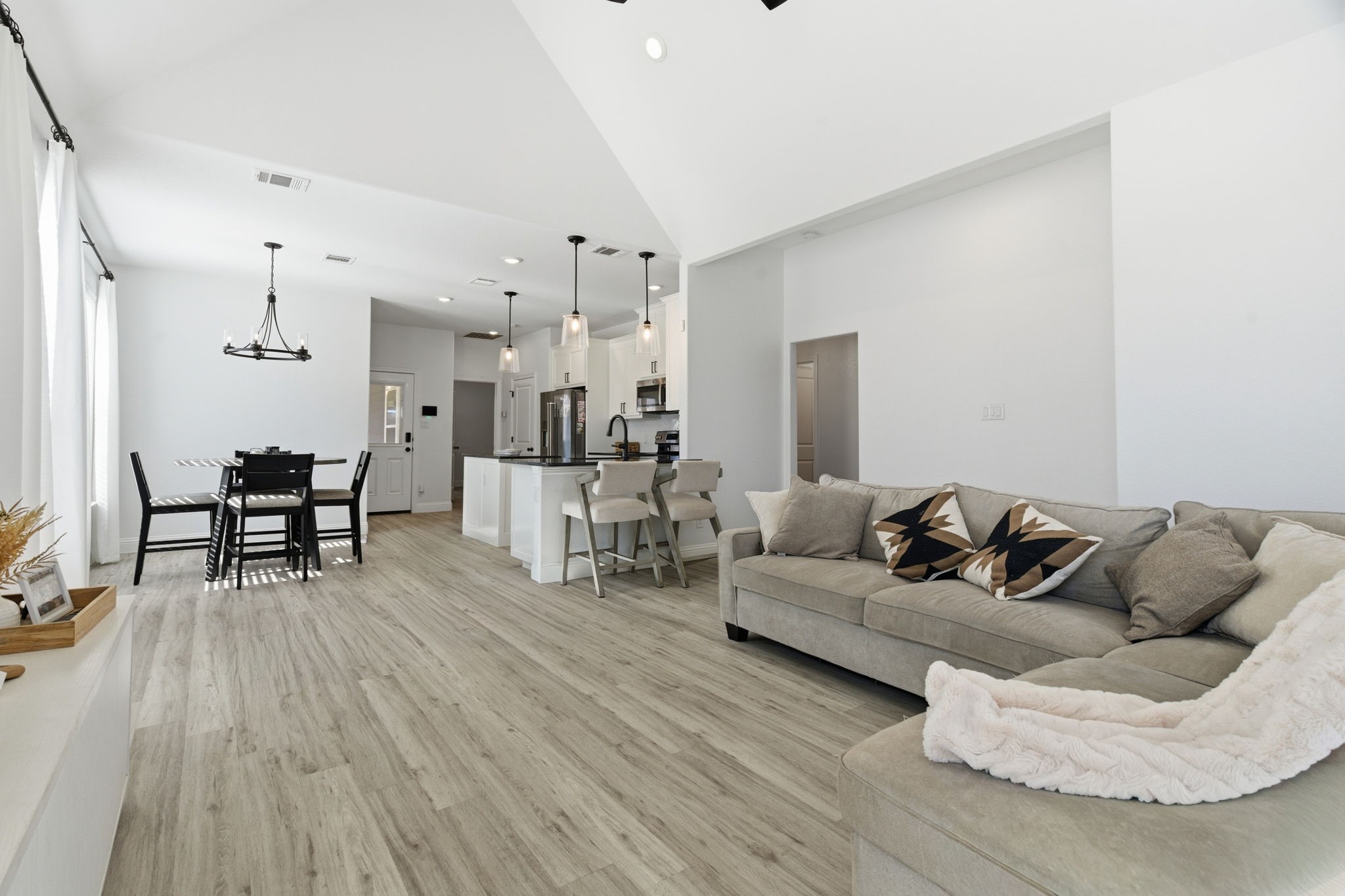 649 Charlotte Lane, Burleson, TX, 76028