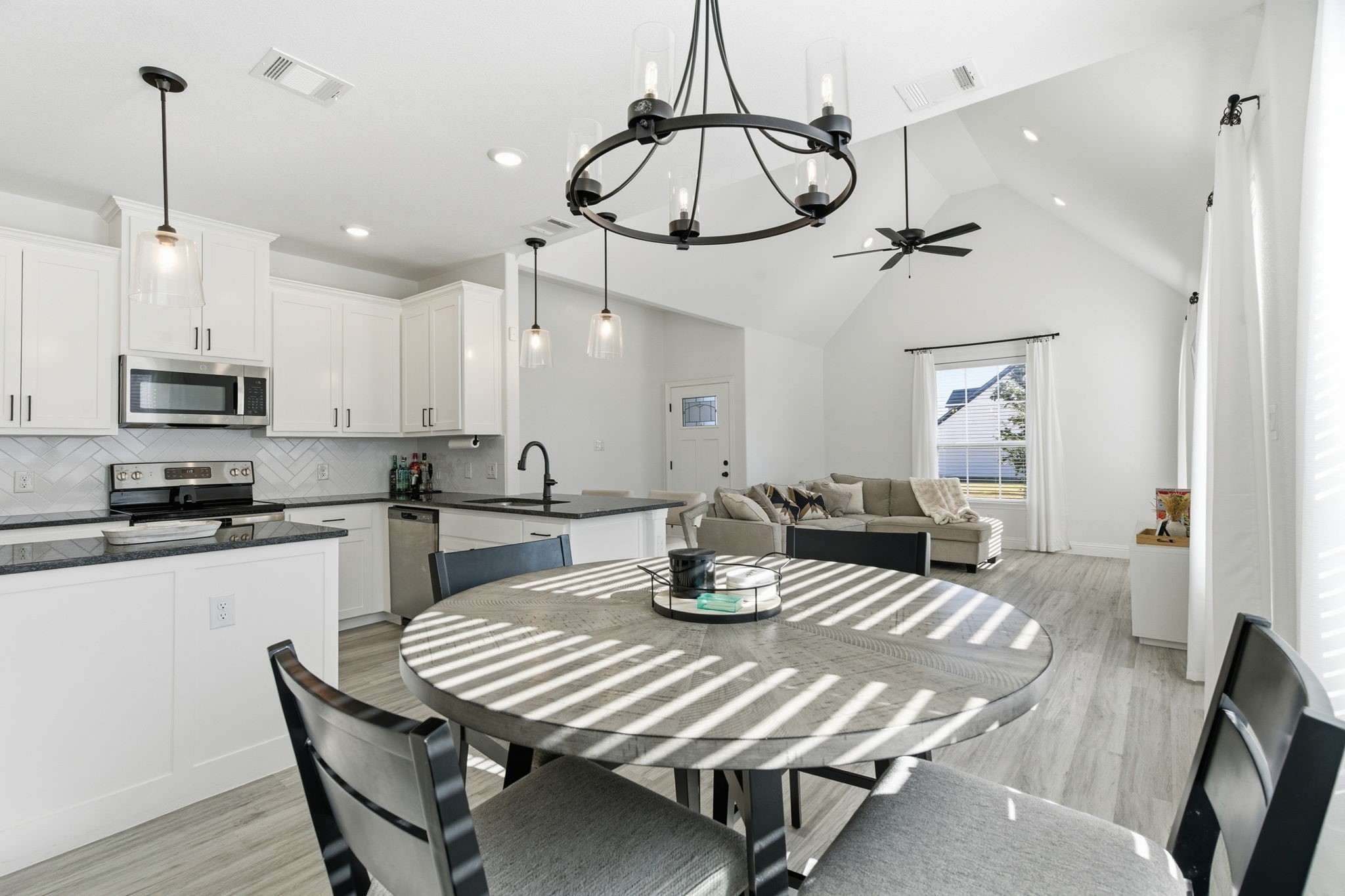 649 Charlotte Lane, Burleson, TX, 76028