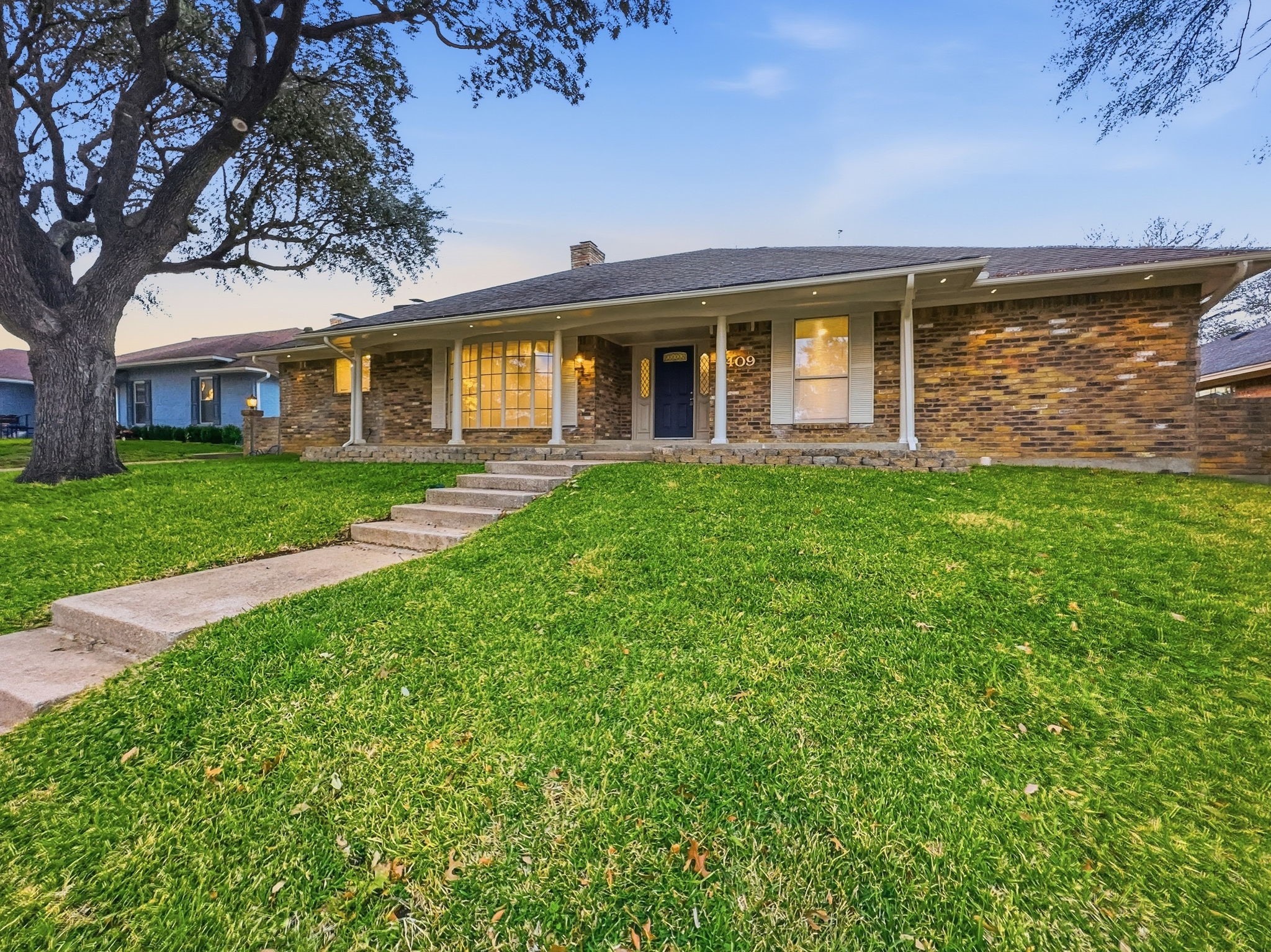 Property photo 01 of 2409 Castle Street, Irving, TX 75038 | MLS #21154731