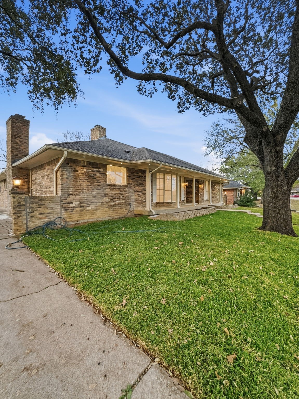 Property photo 02 of 2409 Castle Street, Irving, TX 75038 | MLS #21154731