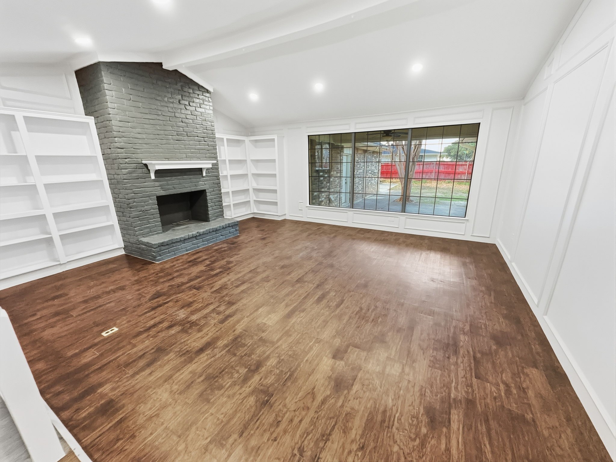 Property photo 04 of 2409 Castle Street, Irving, TX 75038 | MLS #21154731
