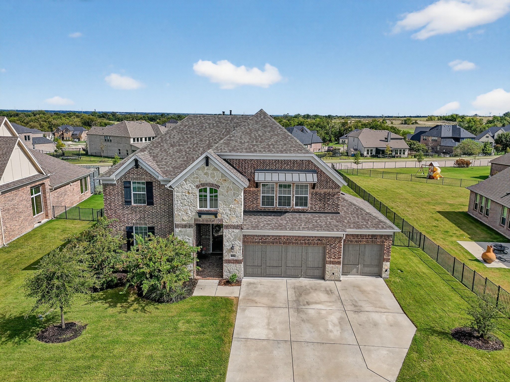 Property photo 01 of 1420 Wolf Ridge Run, Gunter, TX 75058 | MLS #21154841