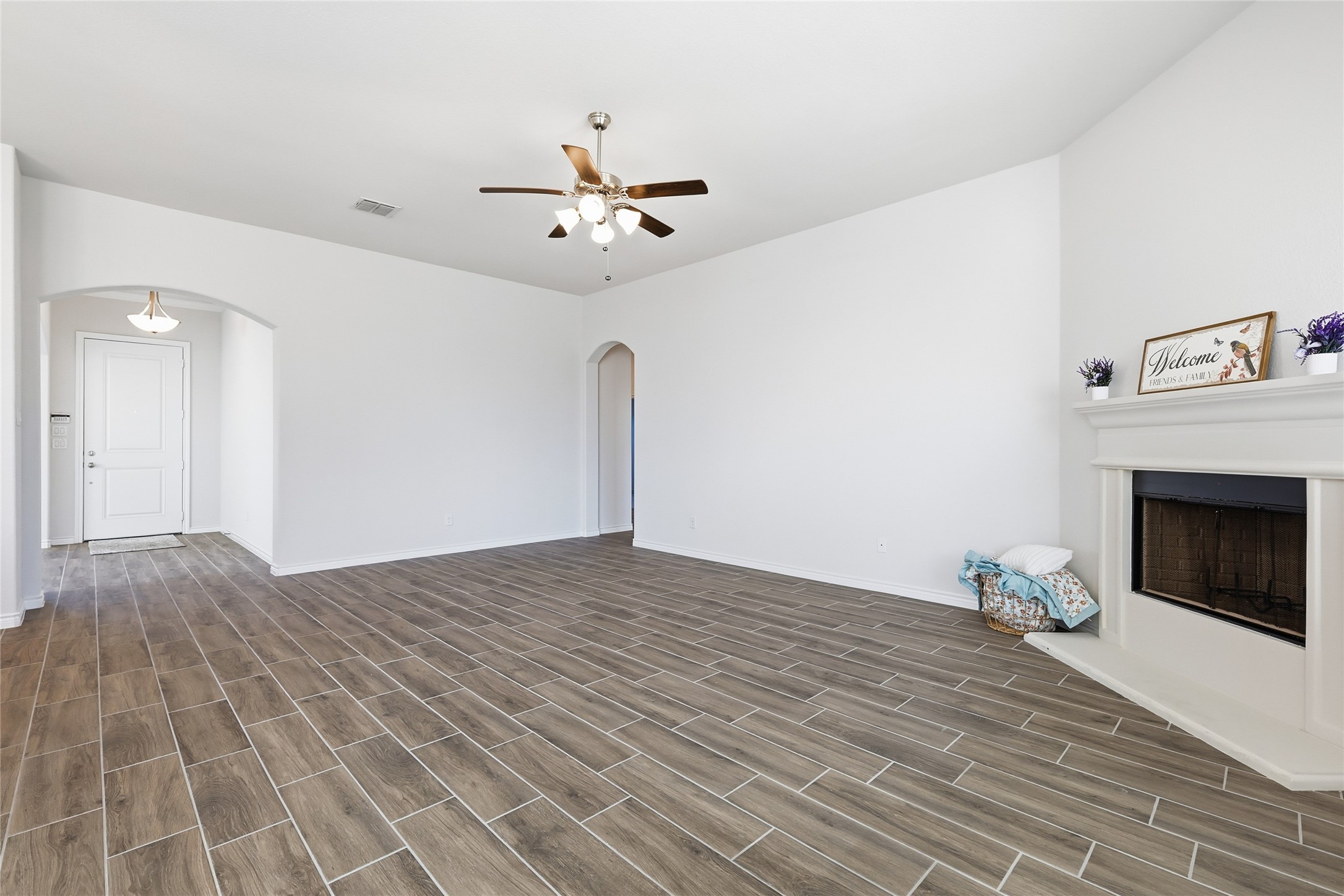112 Mockingbird Hill, Joshua, TX, 76058