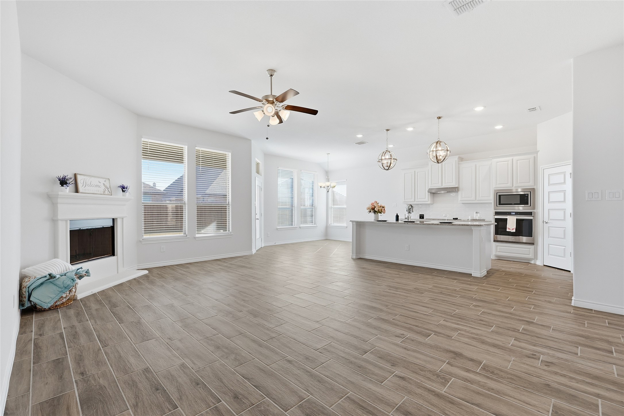 112 Mockingbird Hill, Joshua, TX, 76058