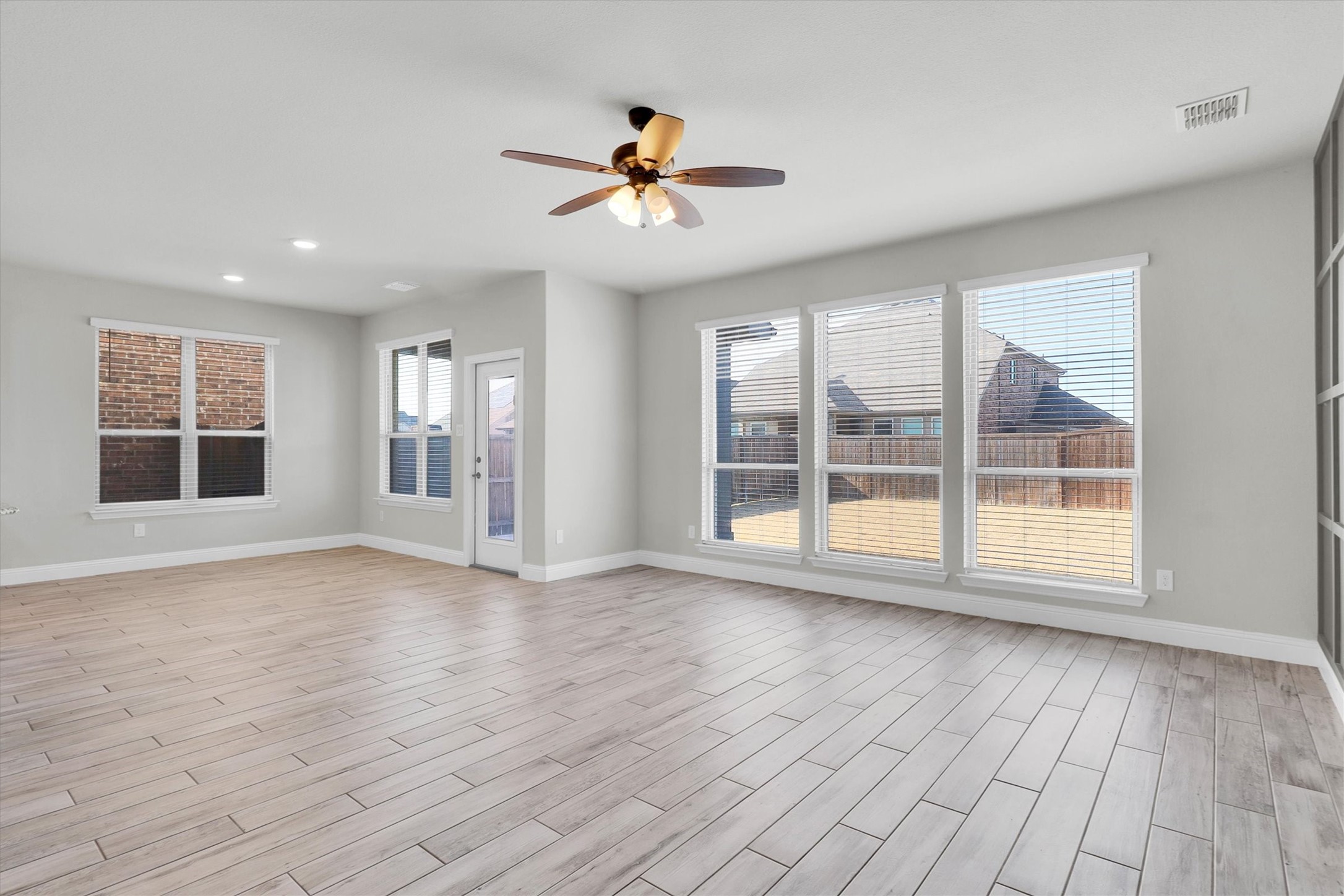 Property photo 03 of 2701 Upland Trail Lane, Aubrey, TX 76227 | MLS #21156479