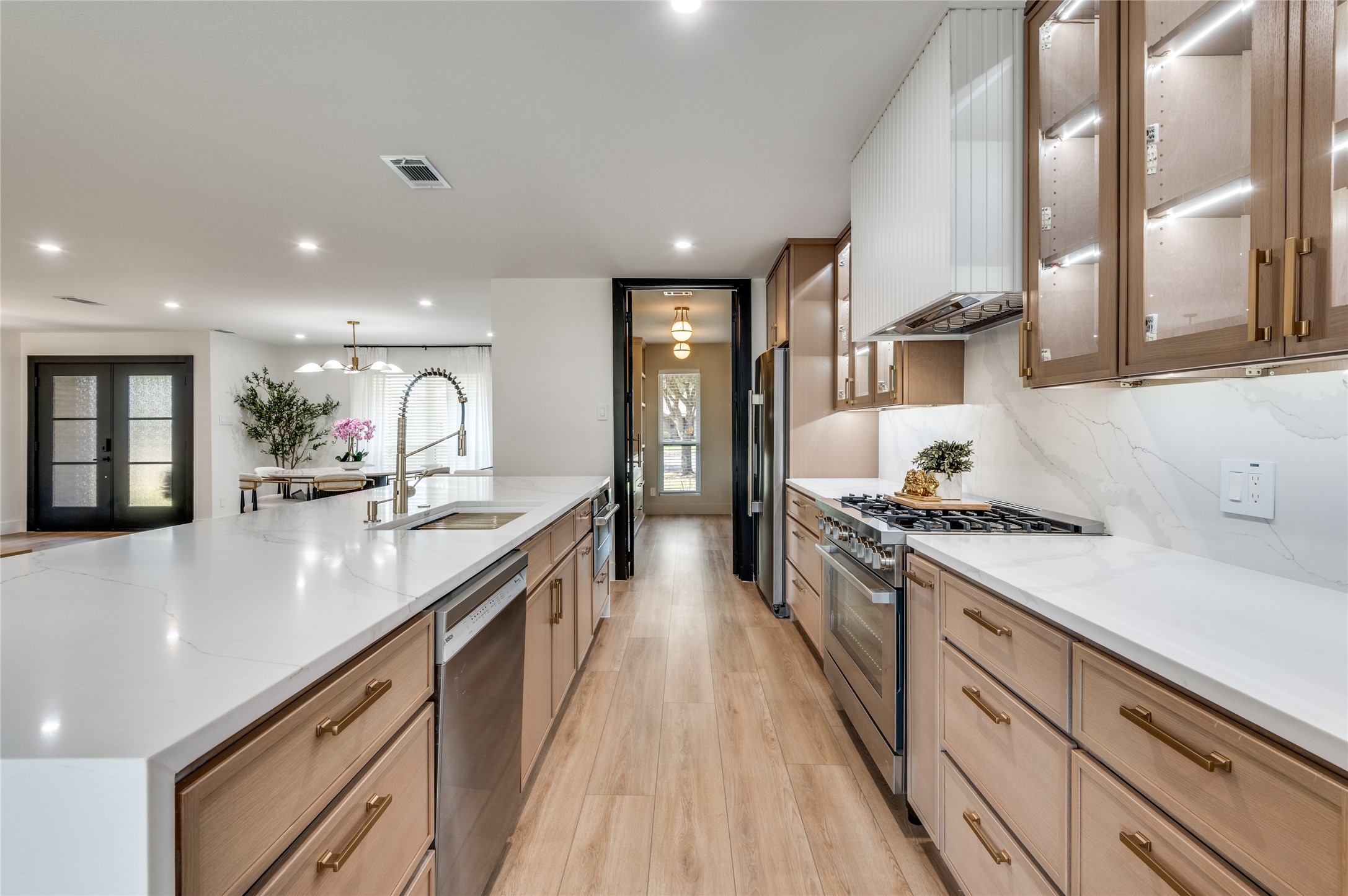 3895 Antigua Circle, Dallas, TX, 75244