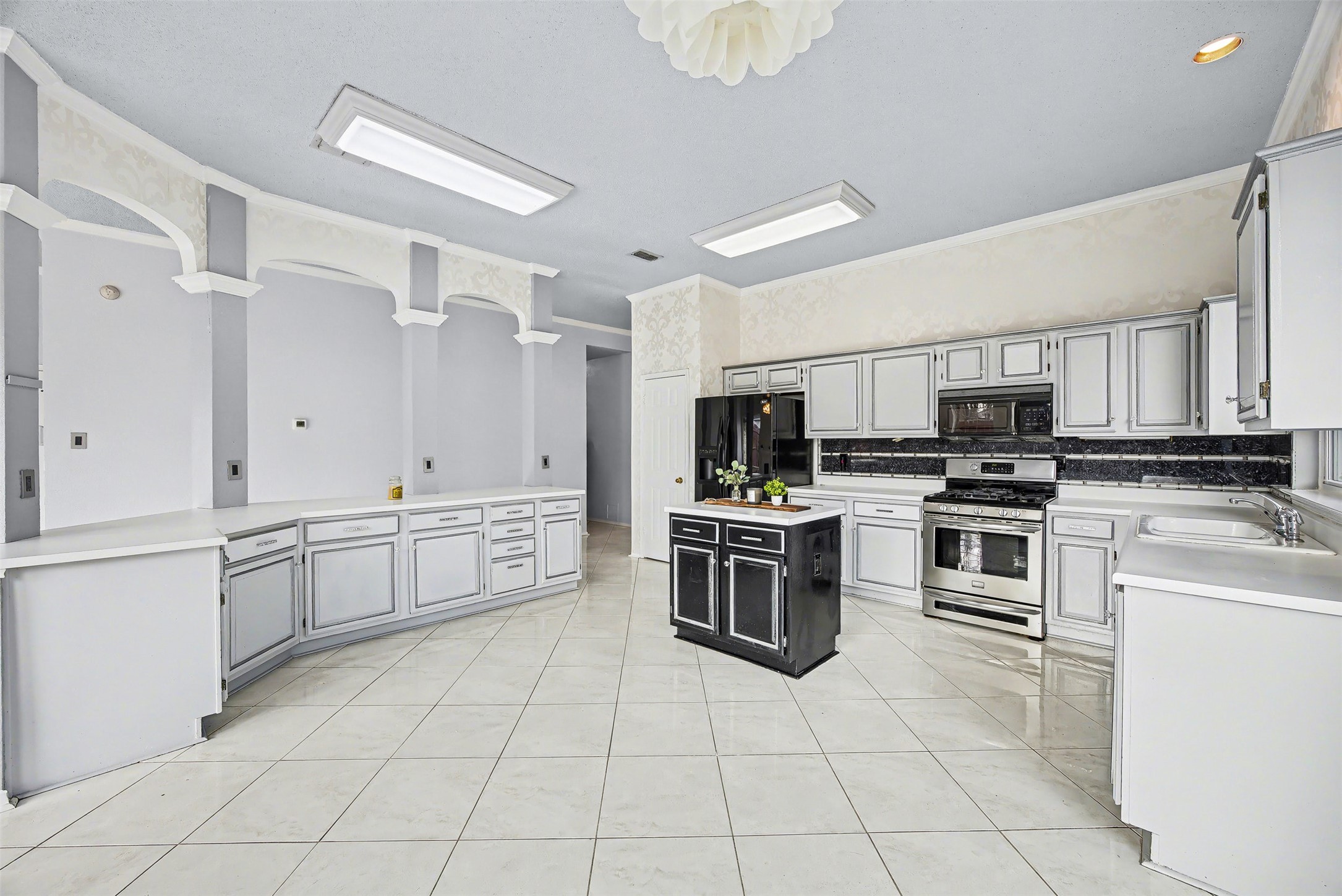 1132 Devonshire Drive, Desoto, TX, 75115