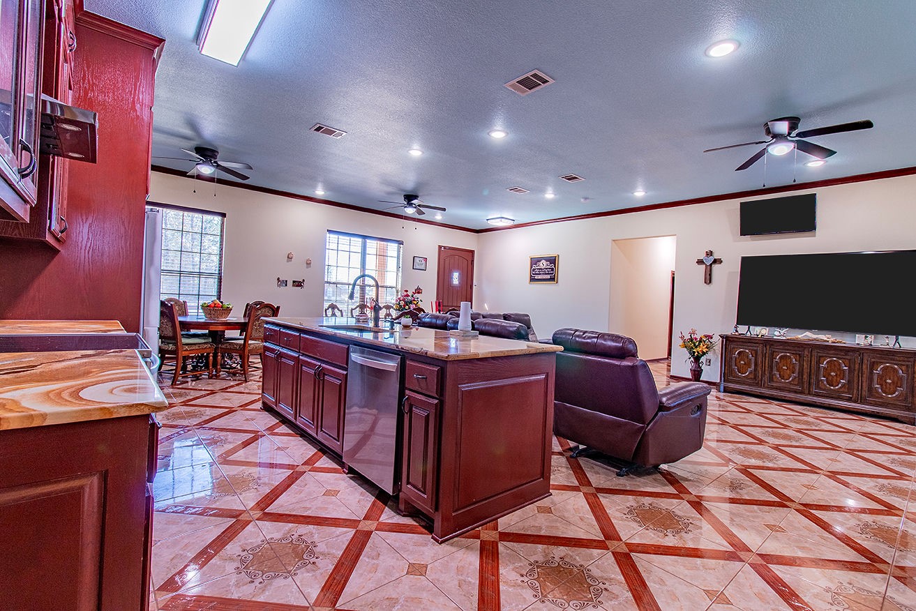 6045 Vz County Road 1110, Grand Saline, TX, 75140