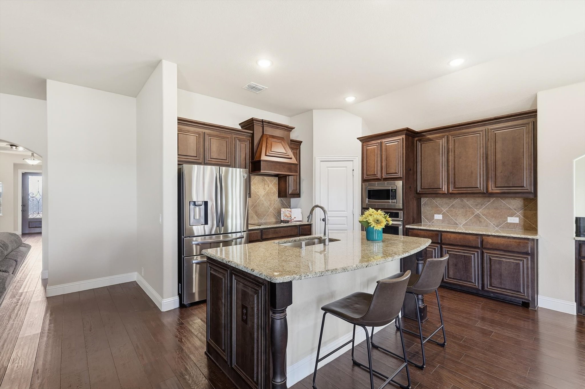 Property photo 02 of 4609 Jasmine Trail, Midlothian, TX 76065 | MLS #21157899