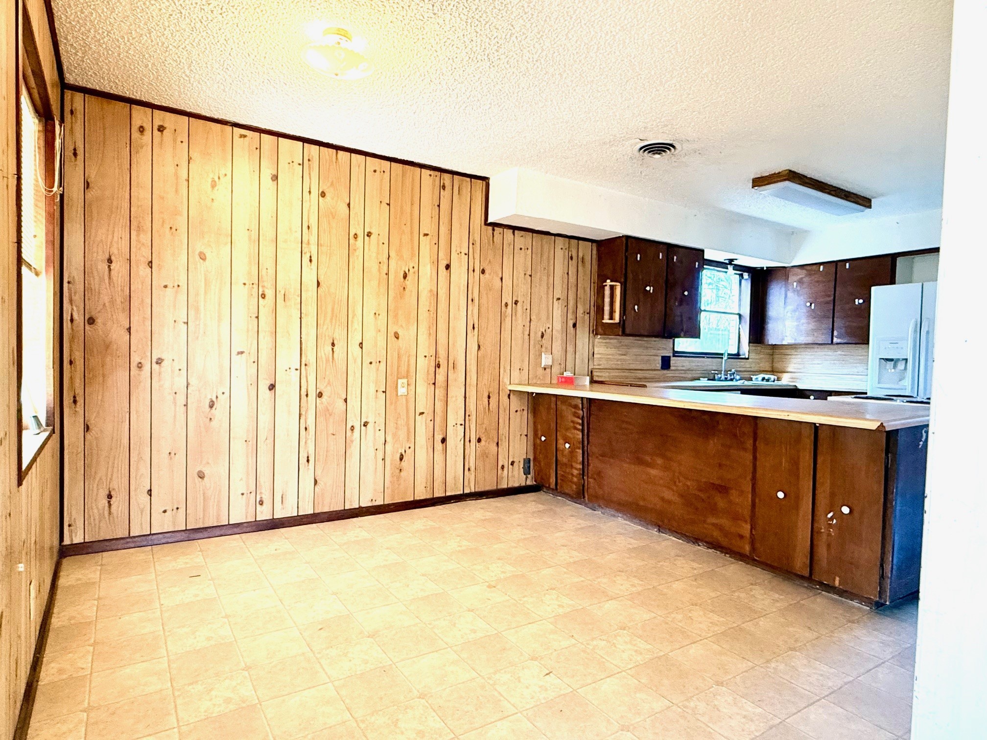 Property photo 03 of 1954 E Booth Street, Paris, TX 75460 | MLS #21158169
