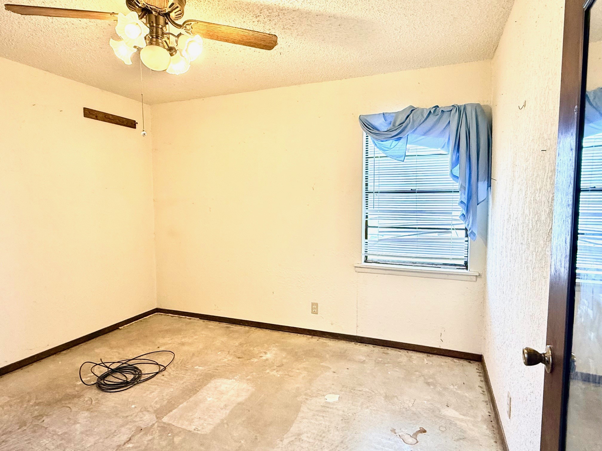 1954 E Booth Street, Paris, TX, 75460