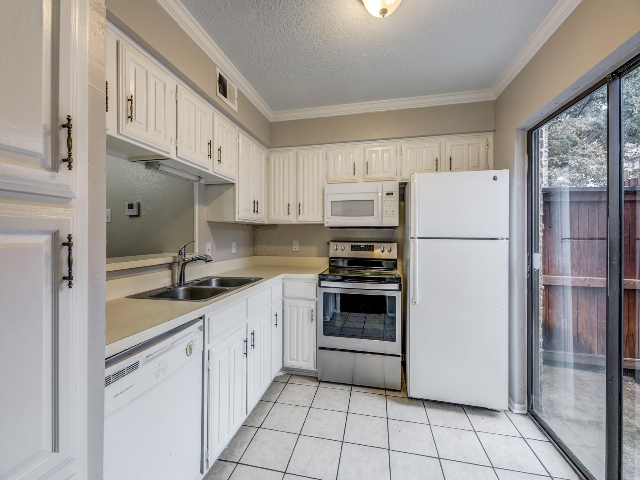 Property photo 04 of 5626 Preston Oaks Road UNIT 39C, Dallas, TX 75254 | MLS #21158390