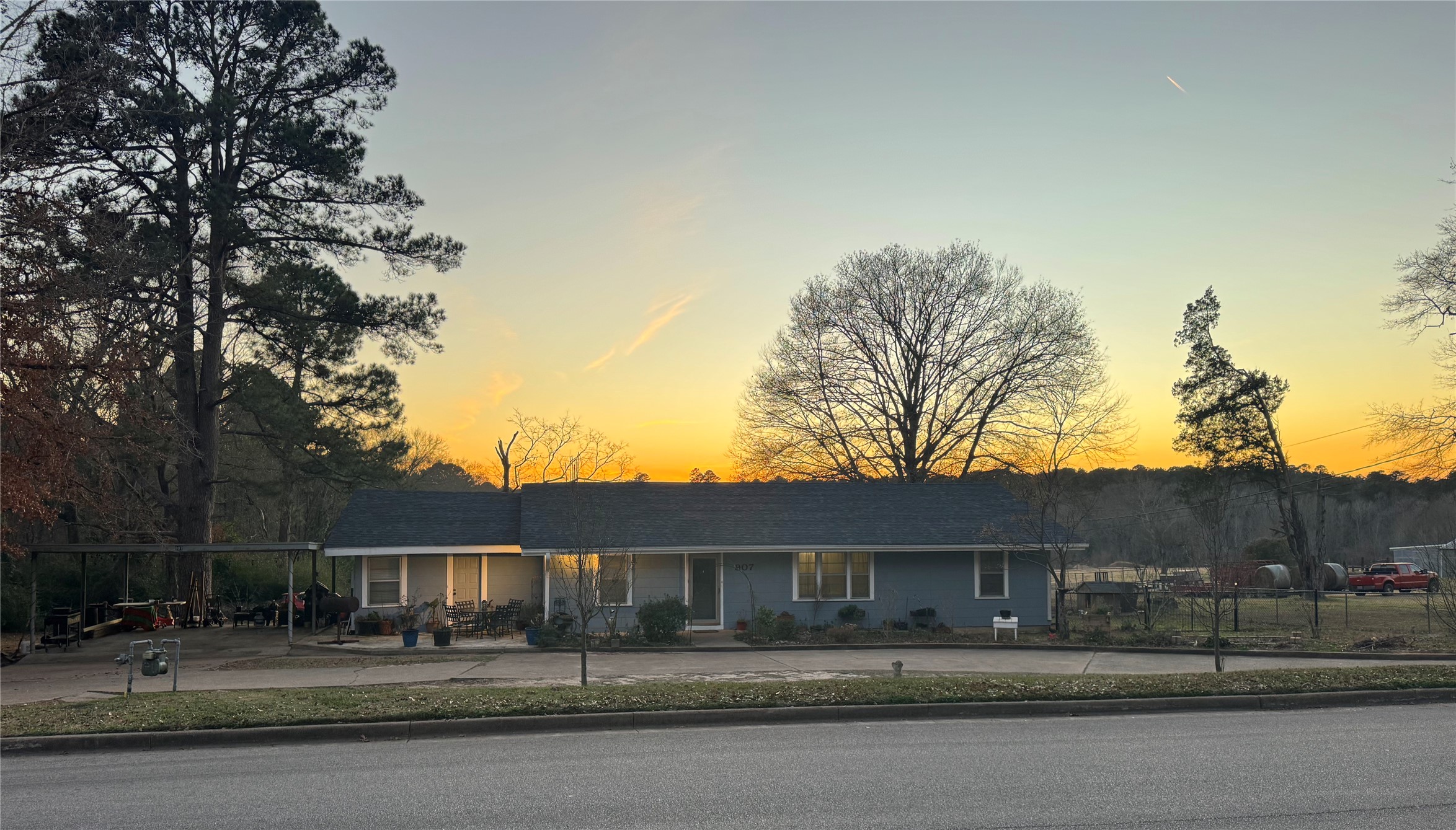 Property photo 02 of 907 W Fordall Street, Henderson, TX 75652 | MLS #21158691