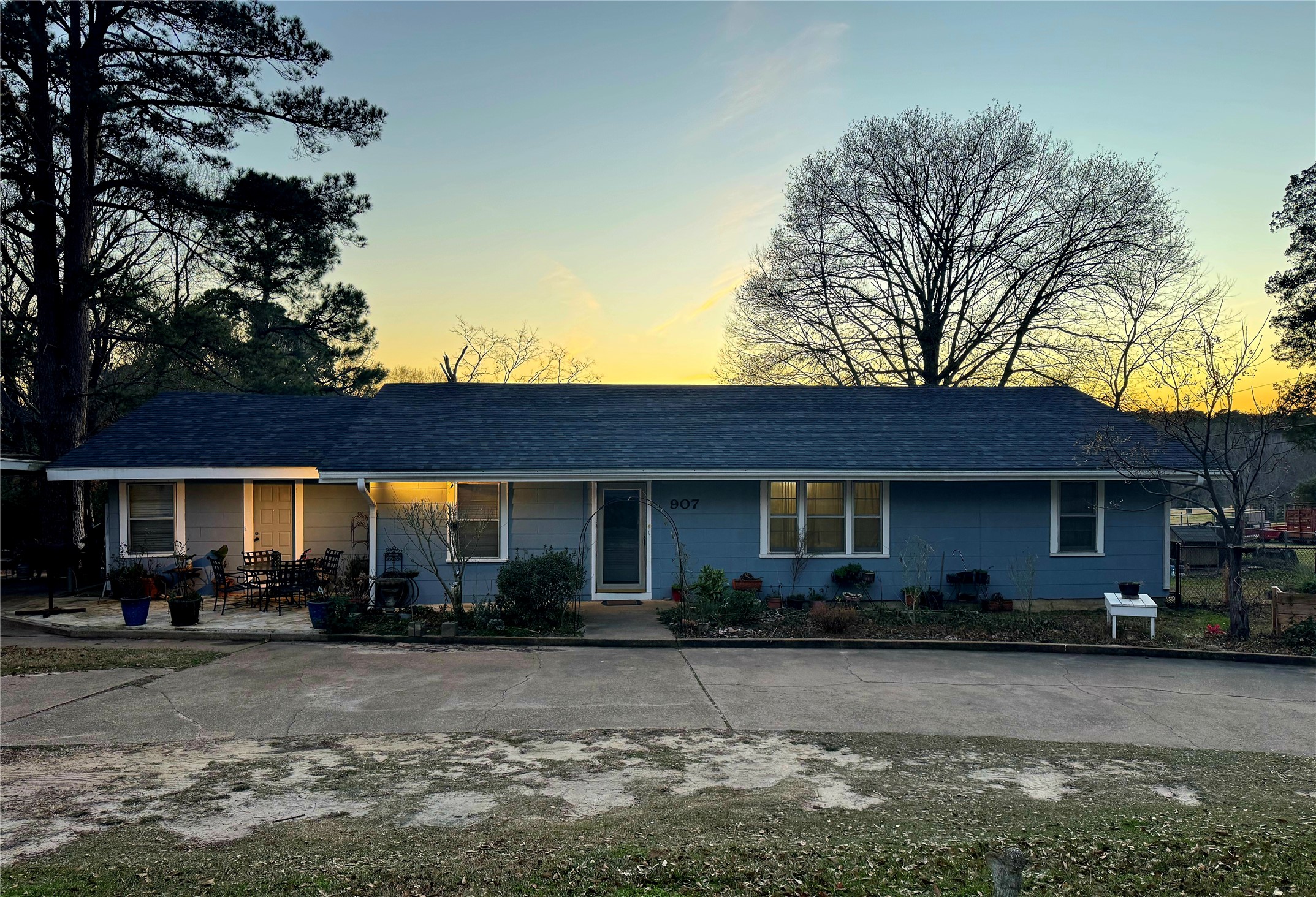 Property photo 03 of 907 W Fordall Street, Henderson, TX 75652 | MLS #21158691