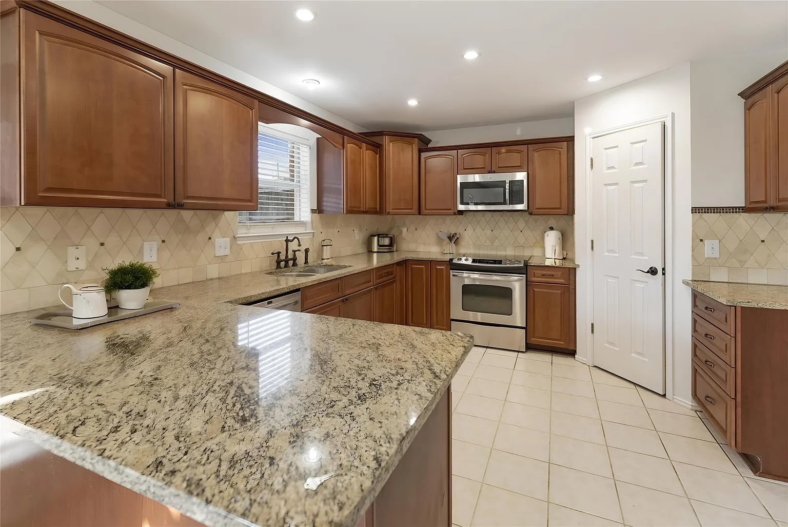 813 Silverbrook Drive, Saginaw, TX, 76179