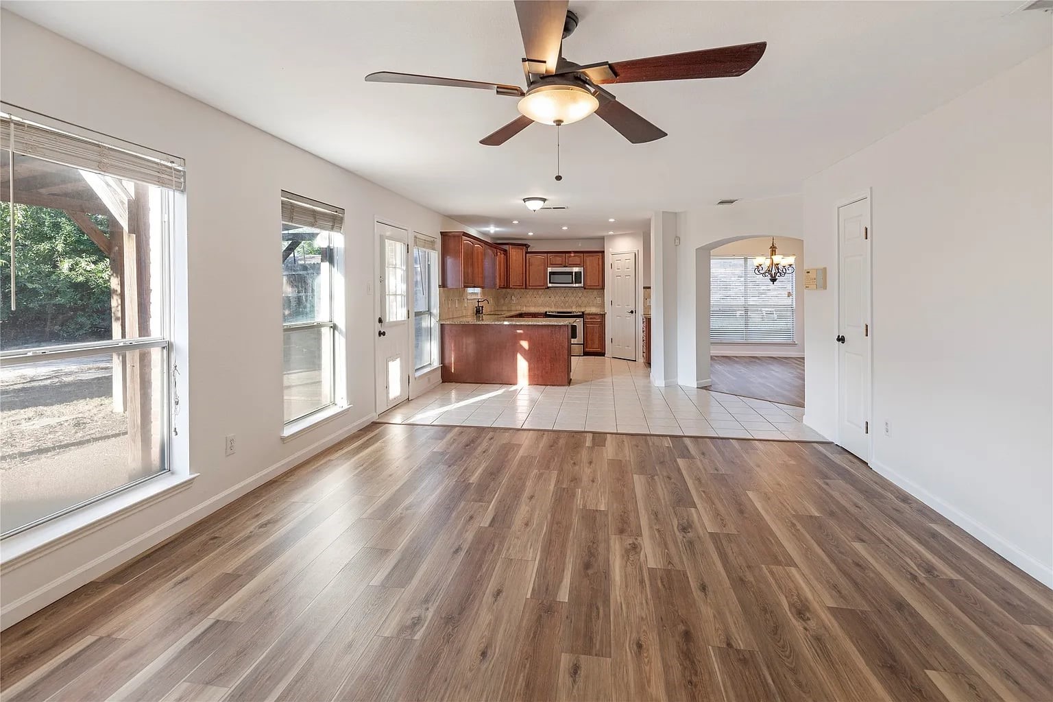 813 Silverbrook Drive, Saginaw, TX, 76179