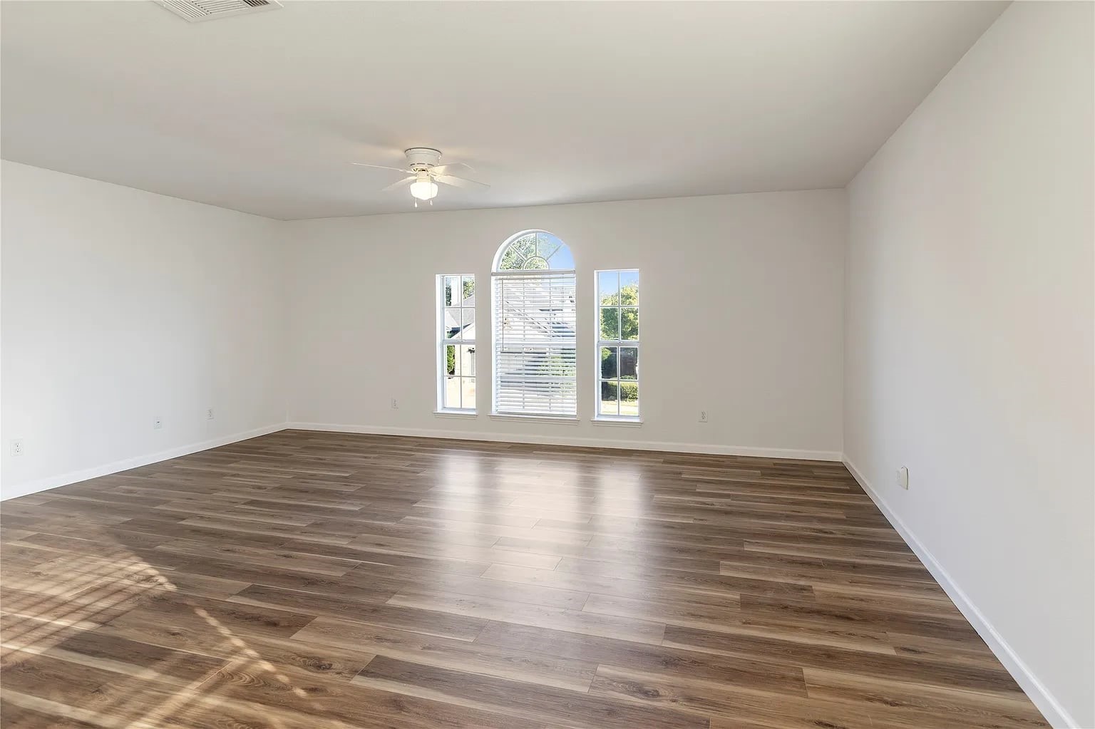 813 Silverbrook Drive, Saginaw, TX, 76179