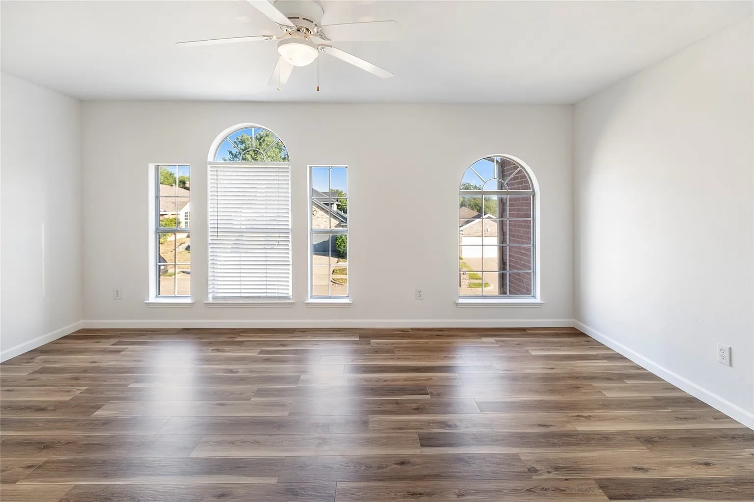 813 Silverbrook Drive, Saginaw, TX, 76179