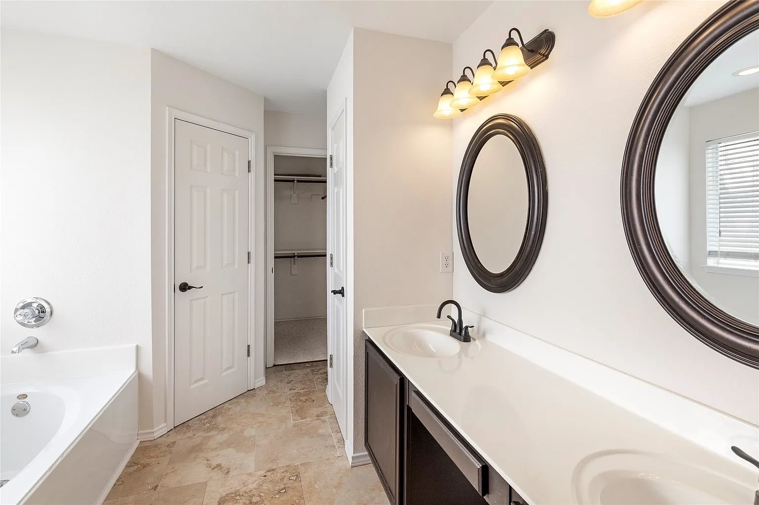 813 Silverbrook Drive, Saginaw, TX, 76179