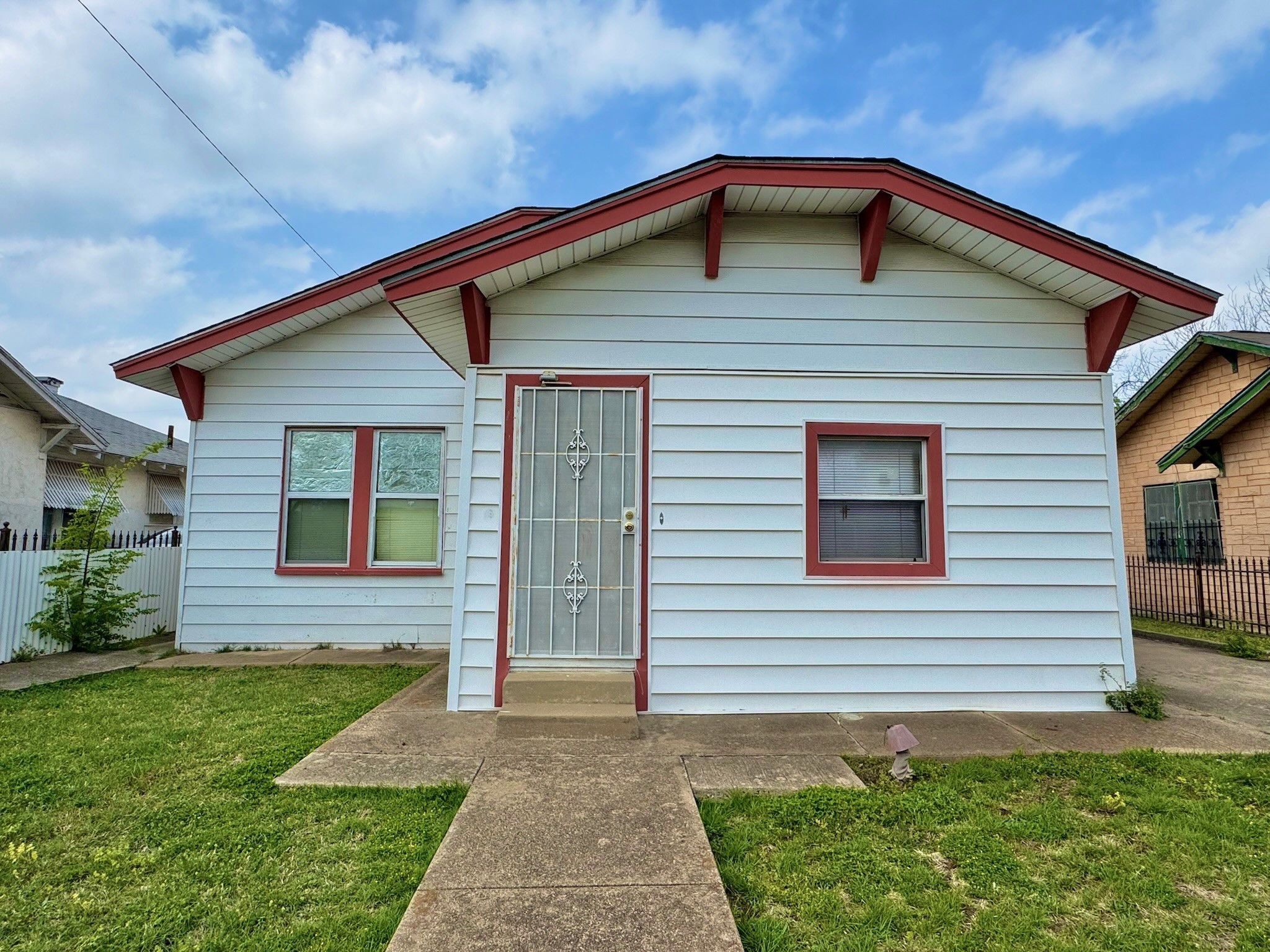 Property photo 01 of 619 Delaware Street, Dallas, TX 75208 | MLS #21158756