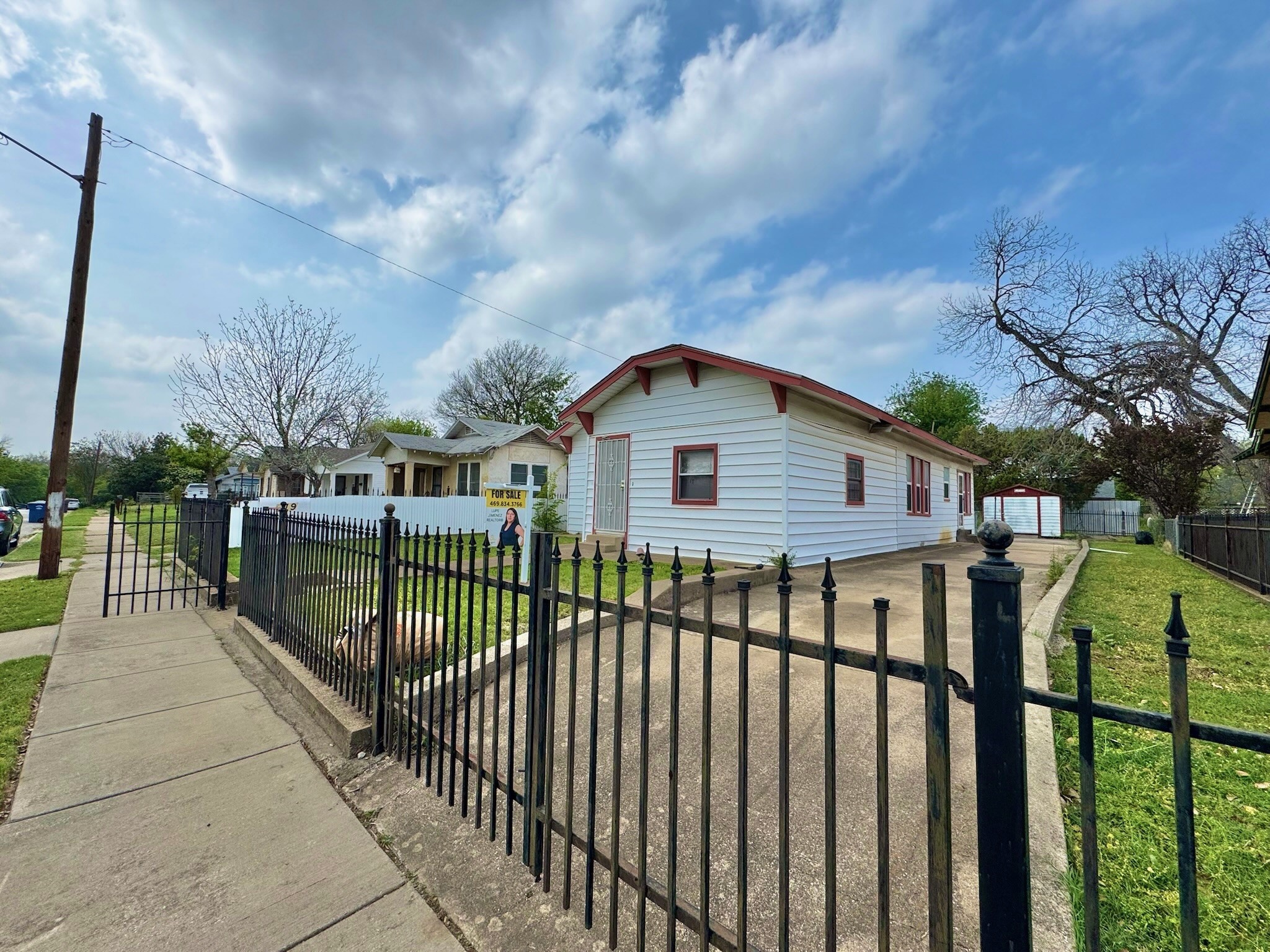 Property photo 02 of 619 Delaware Street, Dallas, TX 75208 | MLS #21158756