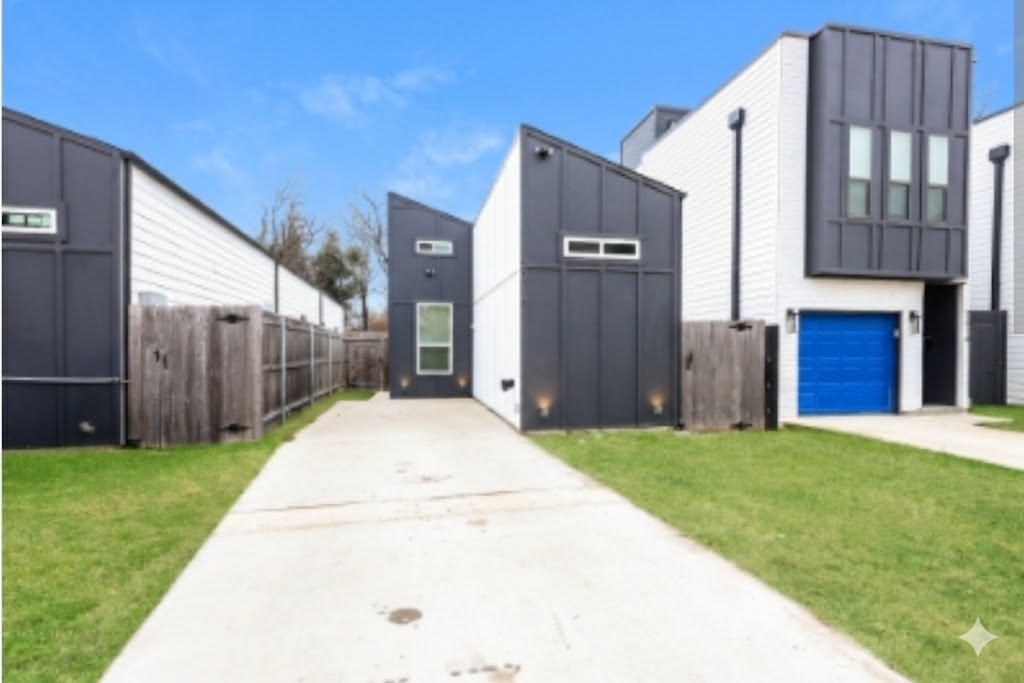 Property photo 01 of 2216 Dyson Street, Dallas, TX 75215 | MLS #21159126