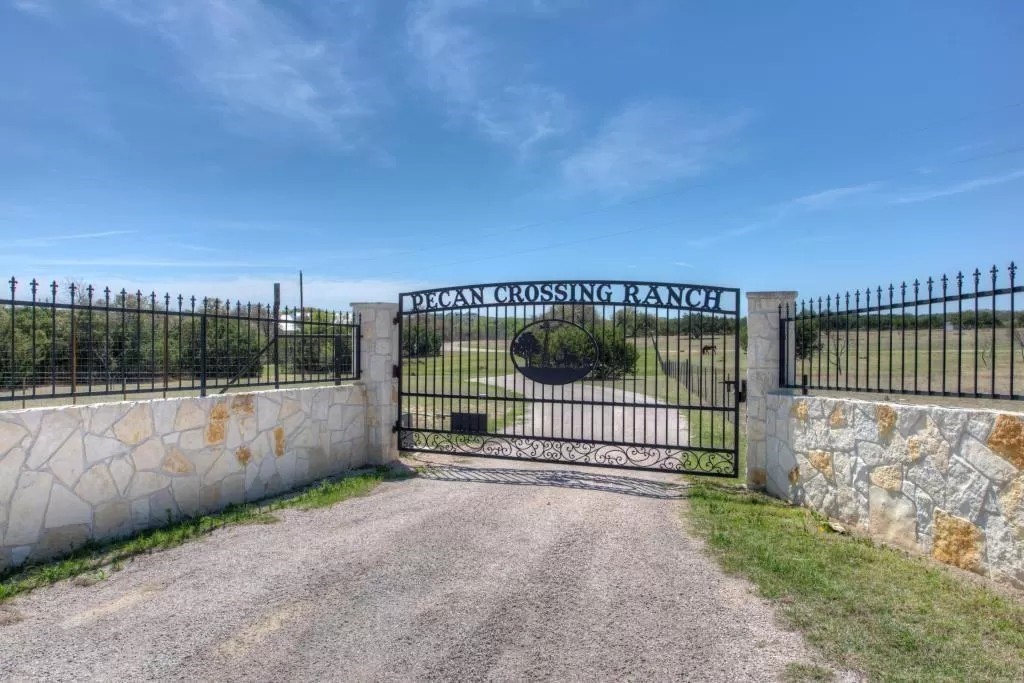 Property photo 03 of 6101 County Road 208, Lampasas, TX 76550 | MLS #21159908