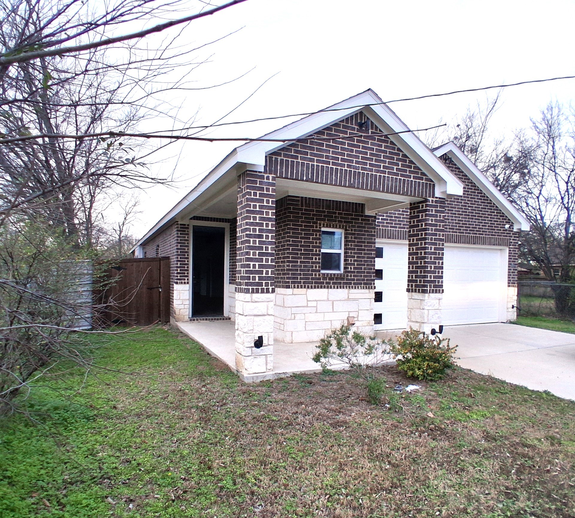 Property photo 01 of 1212 S Rockwall Avenue, Terrell, TX 75160 | MLS #21160046