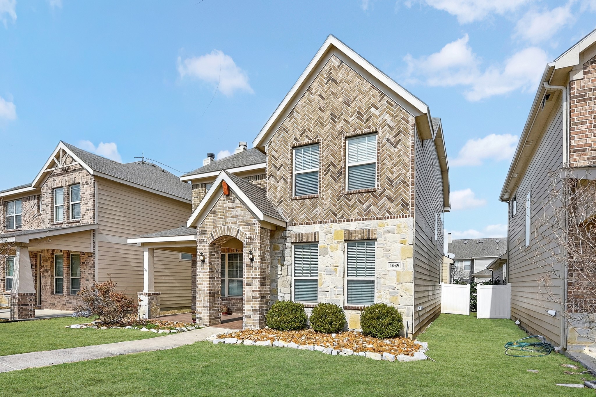 Property photo 01 of 1049 Marietta Lane, Aubrey, TX 76227 | MLS #21160542