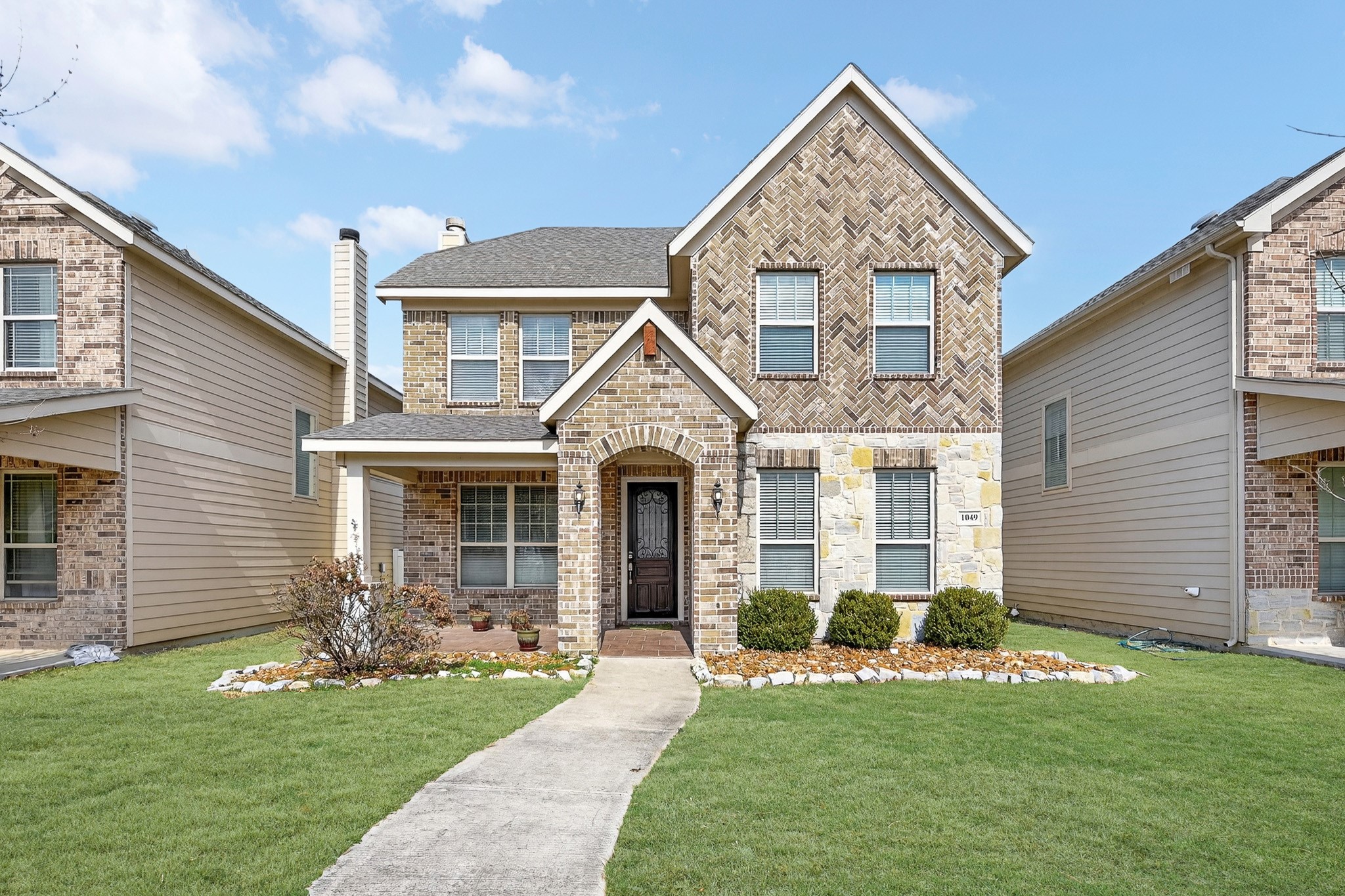 Property photo 02 of 1049 Marietta Lane, Aubrey, TX 76227 | MLS #21160542